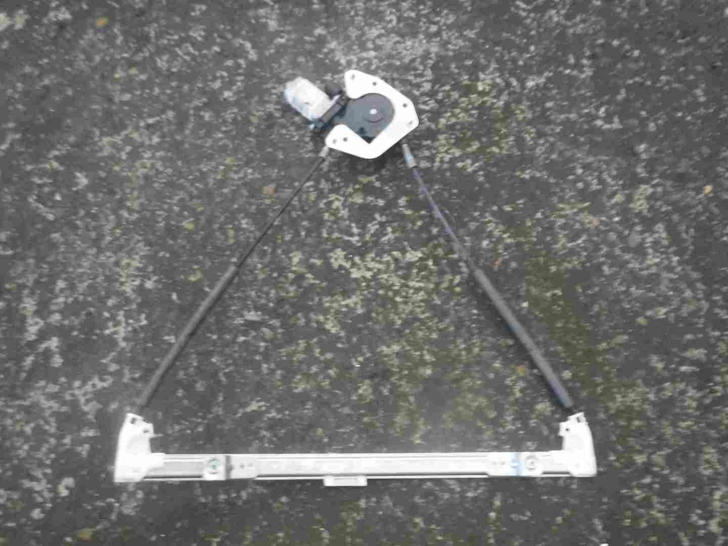Renault Clio MK2 2001-2006 Passenger NSF Front Window Motor Regulator AM 3dr