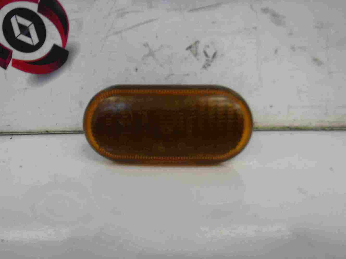 Renault Clio MK2 1998-2006 Side Wing Repeater Indicator Light Orange 7700822136