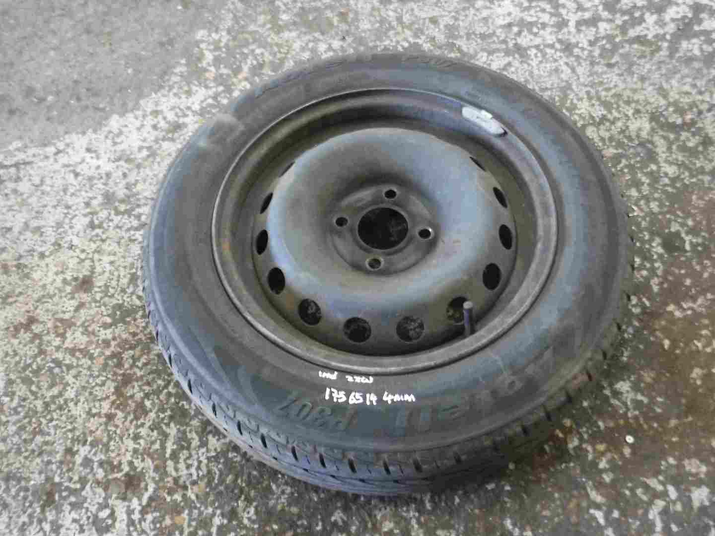 Renault Clio MK2 1998-2001 Steel Wheel Rim + Tyre 175 65 14 4mm Tread 3/5