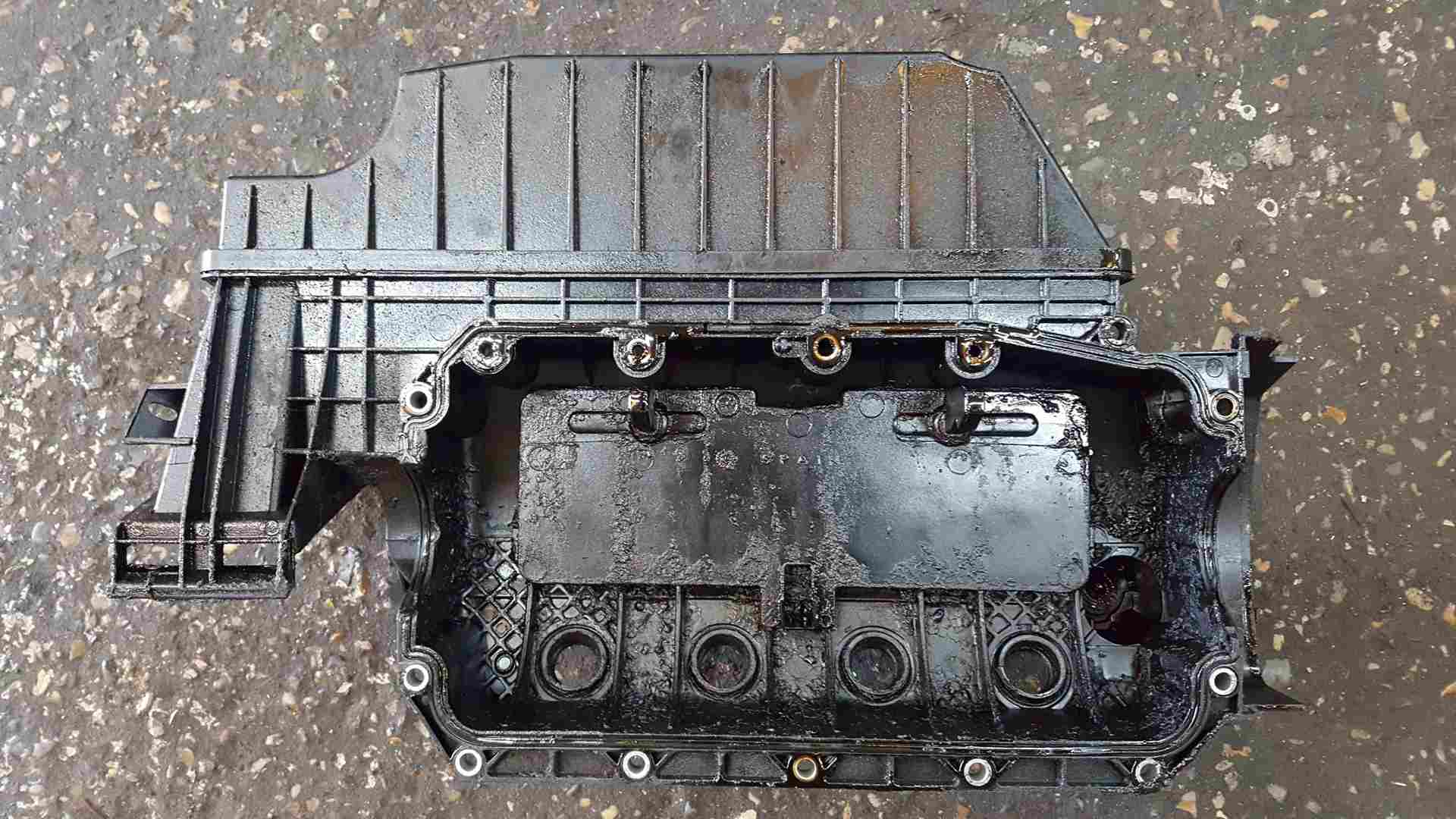 Thumb 2 Renault Clio MK2 2001-2006 1.2 16V Rocker Cover Plastic D4F712 8200120140A