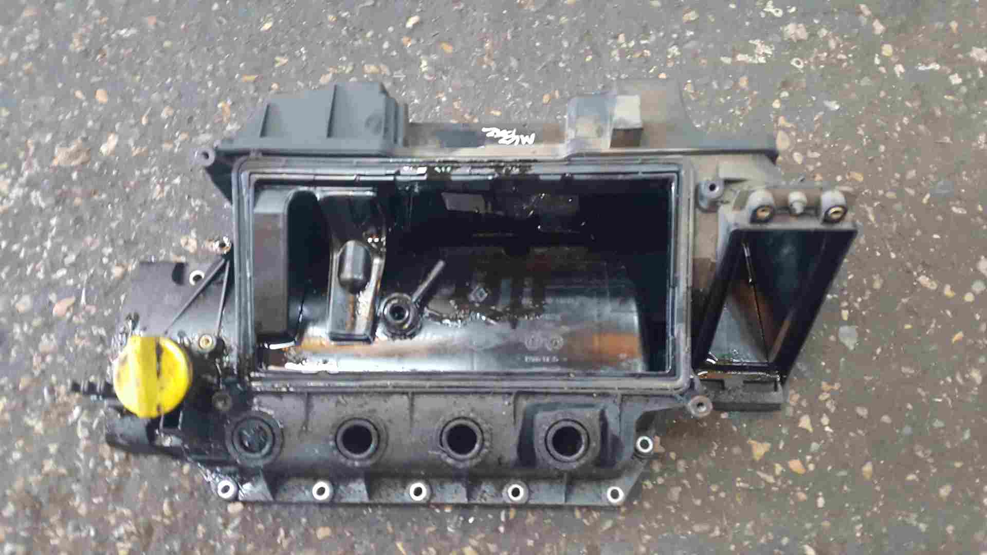 Thumb 6 Renault Clio MK2 2001-2006 1.2 16V Rocker Cover Plastic D4F712 8200120140A