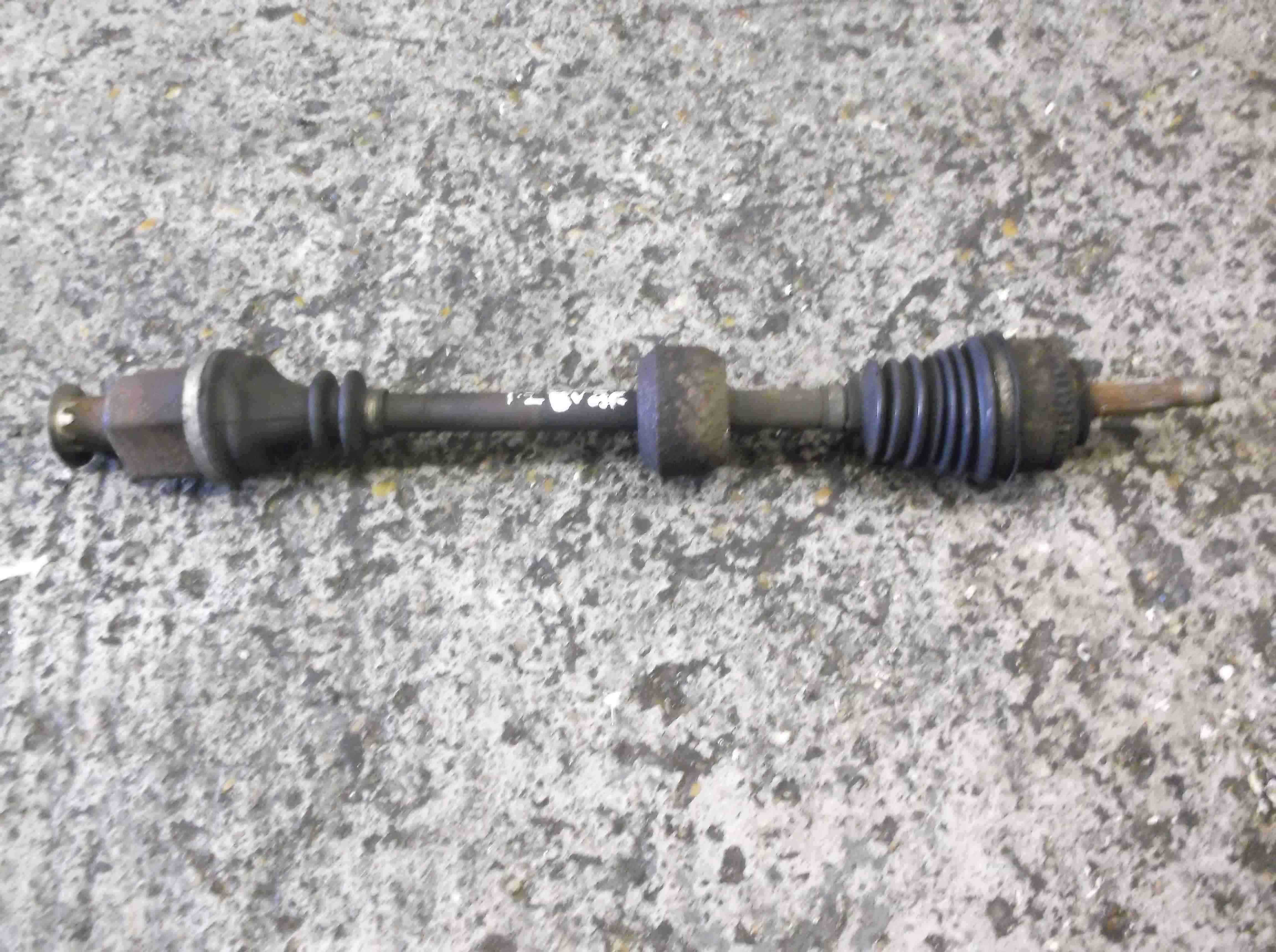 Renault Clio MK2 2001-2006 1.2 8v Drivers OSF Front Driveshaft With ABS