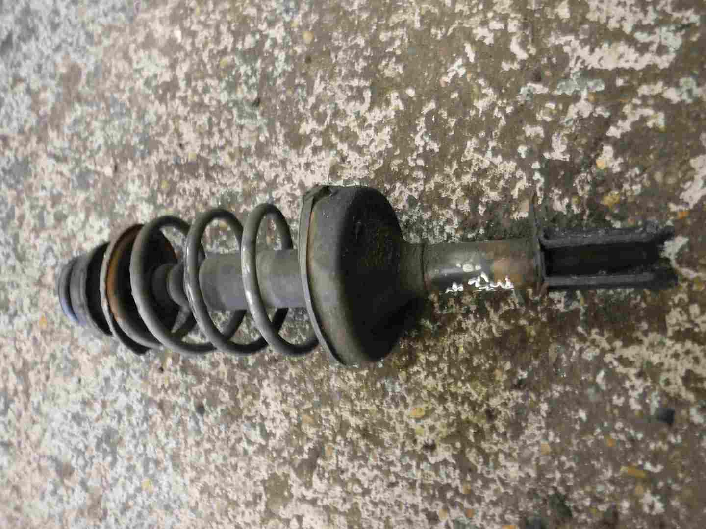 Renault Clio MK2 20012006 1.2 8v Front Suspension Shock Spring Leg