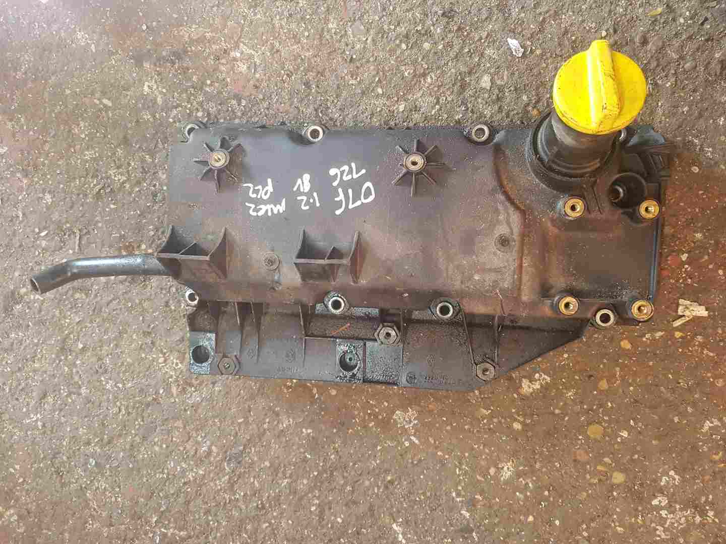 Thumb 4 Renault Clio MK2 2001-2006 1.2 8V Rocker Cover Plastic D7F726 7700114939