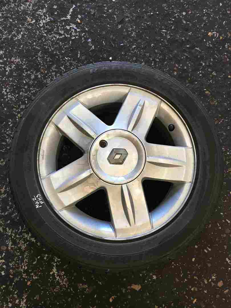 Renault Clio MK2 2001-2006 Campus Alium Alloy Wheel + Tyre 185 55 15 6mm 4/5