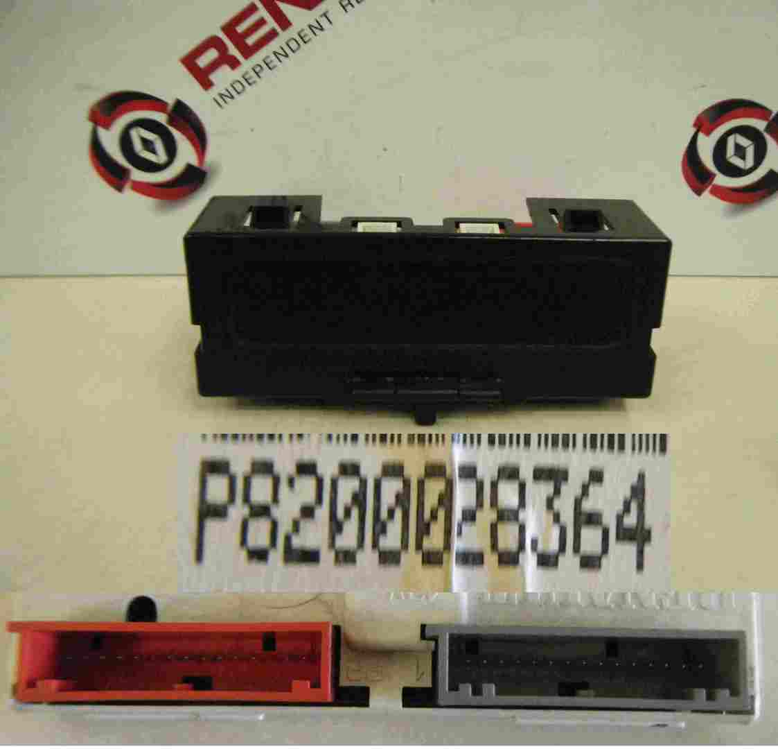 Renault Clio MK2 2001-2006 Centre Display Radio CD Player Clock 8200028364