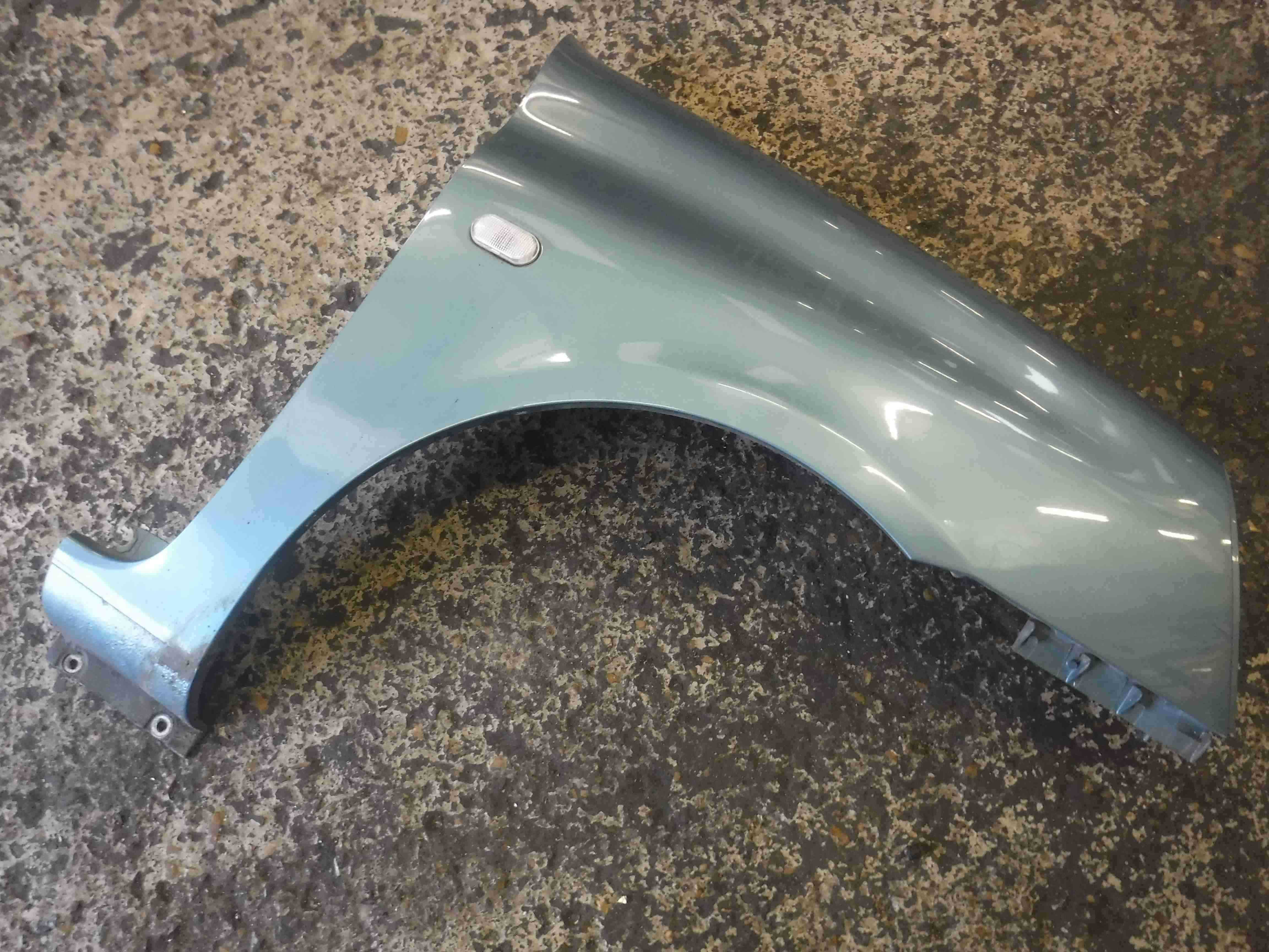 Renault Clio MK2 2001-2006 Drivers OS Wing Blue TEF47