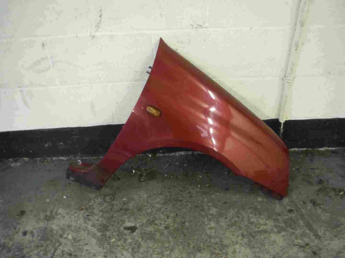 Renault Clio MK2 2001-2006 Drivers OS Wing Red NV713