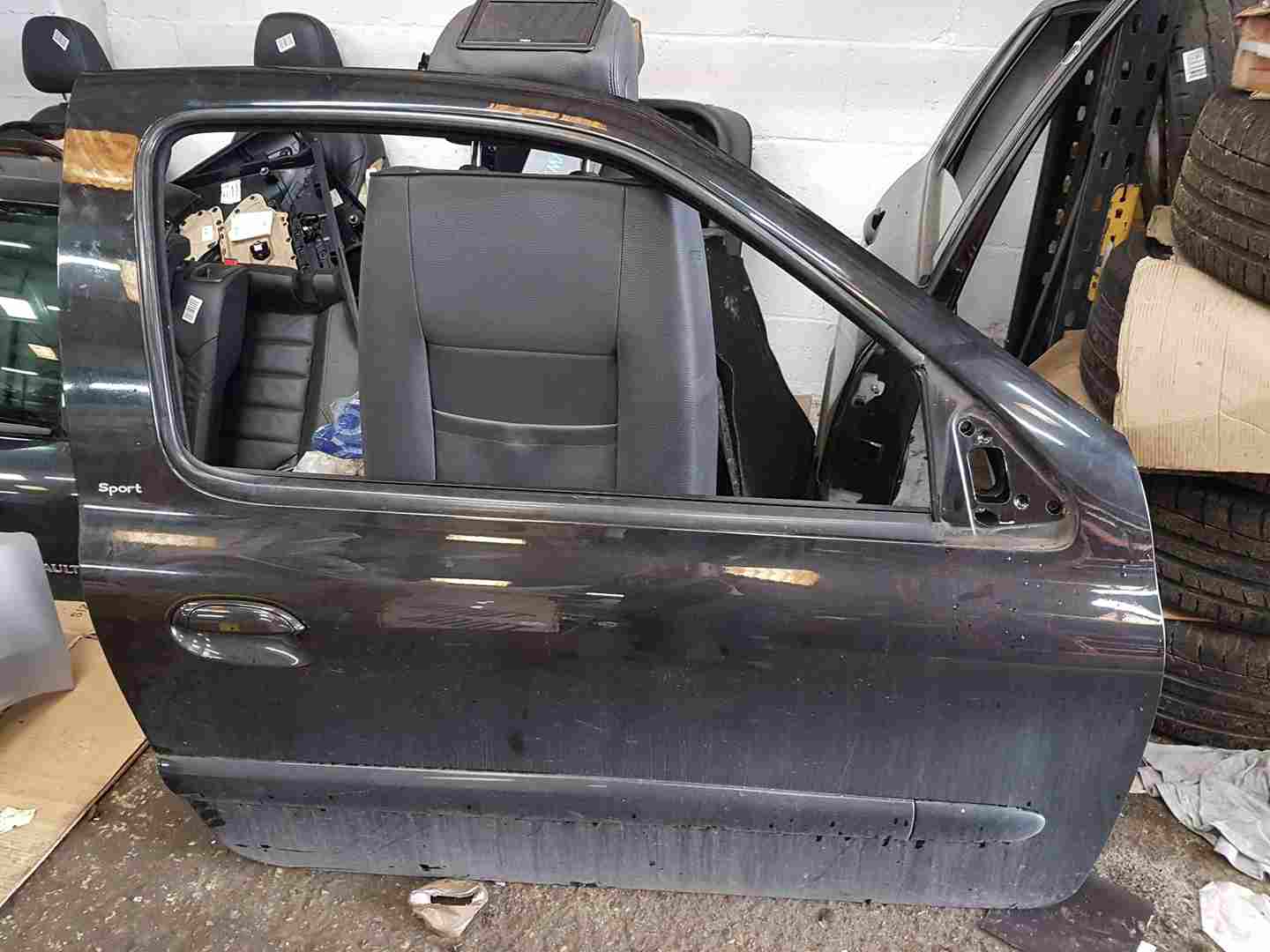 Thumb 2 Renault Clio MK2 2001-2006 Drivers OSF Front Door Black 676 3Dr