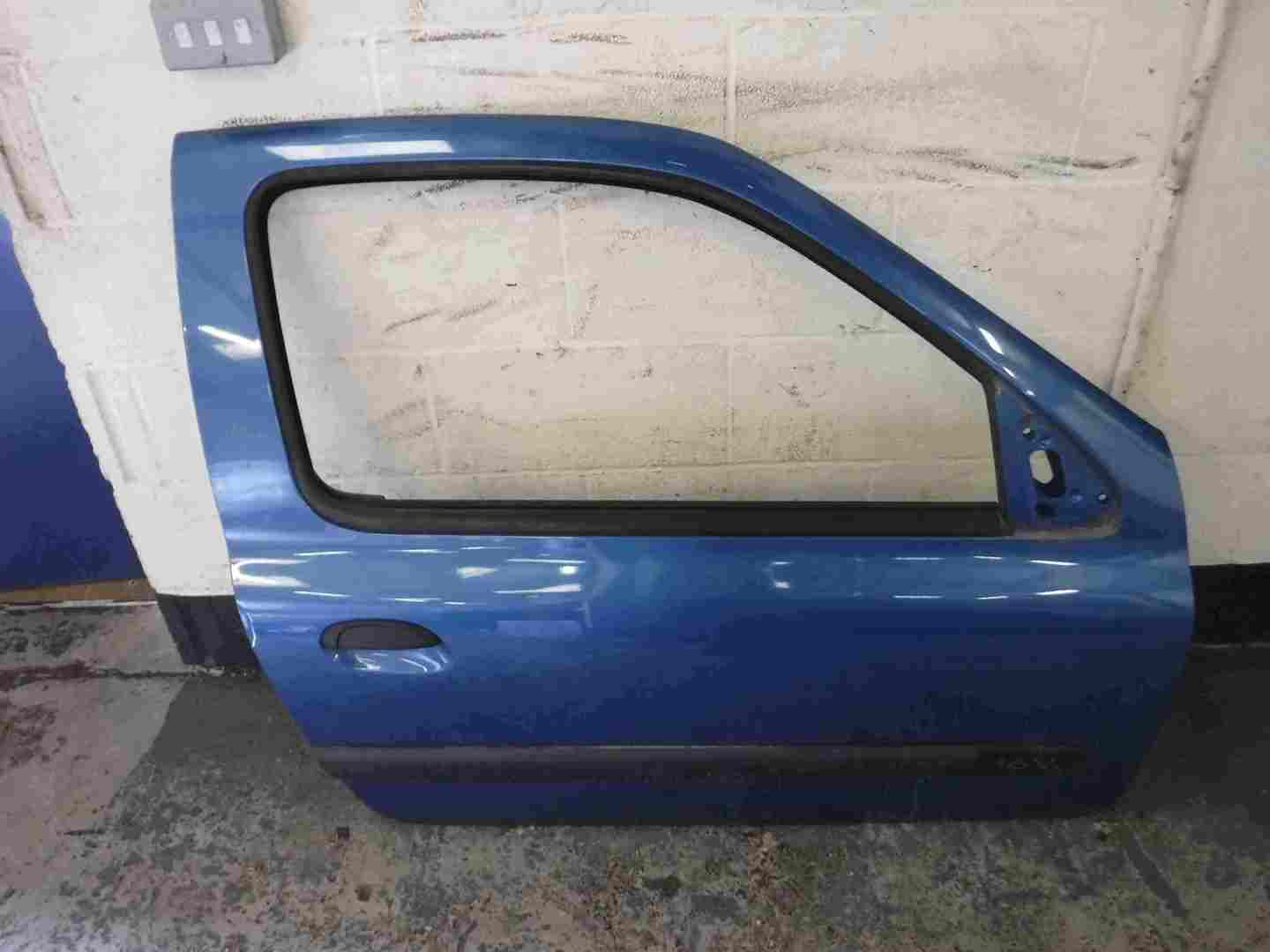 Renault Clio MK2 2001-2006 Drivers OSF Front Door Blue TED48 3dr 1