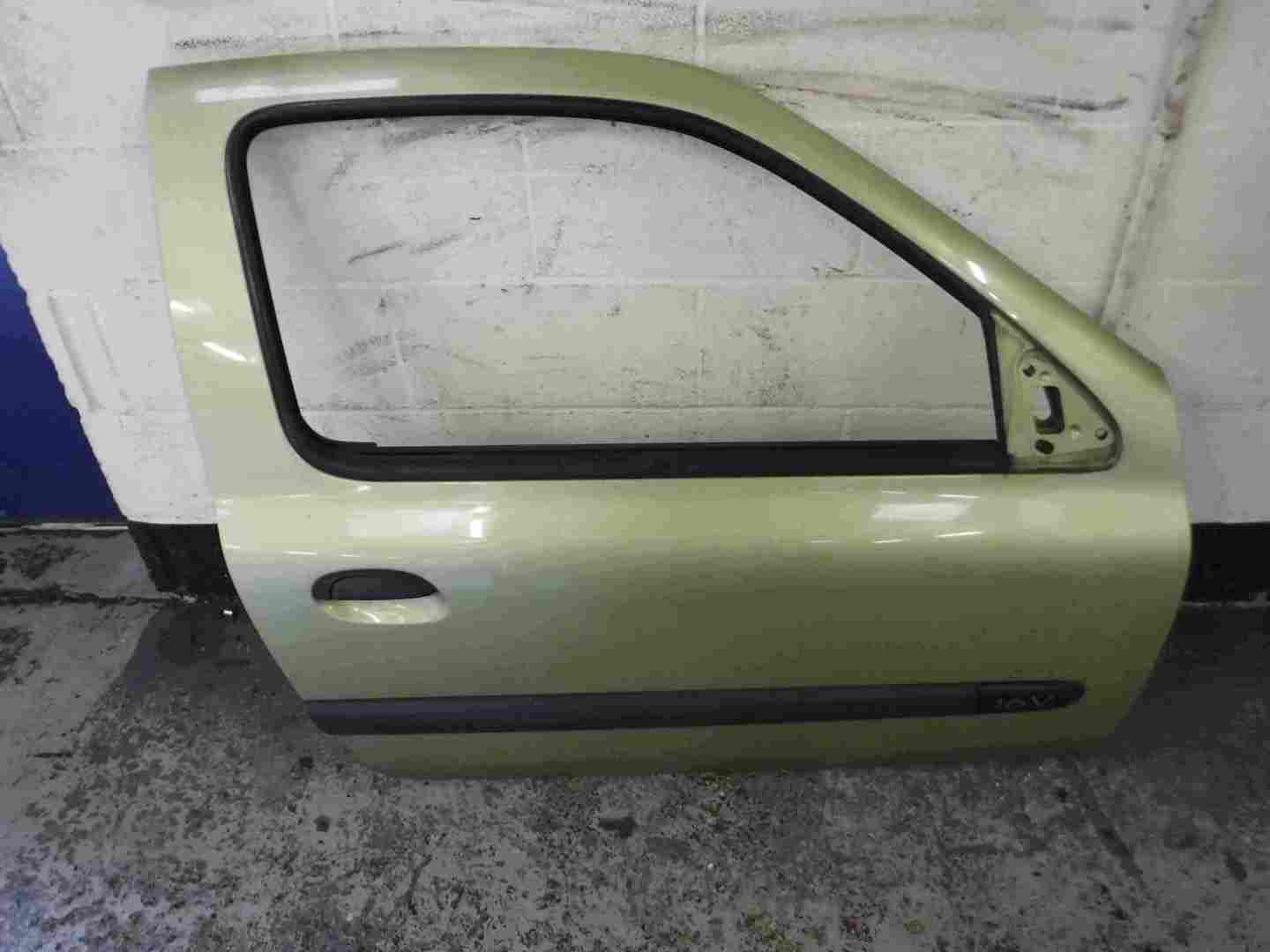 Renault Clio MK2 2001-2006 Drivers OSF Front Door Green Yellow TED99 3dr