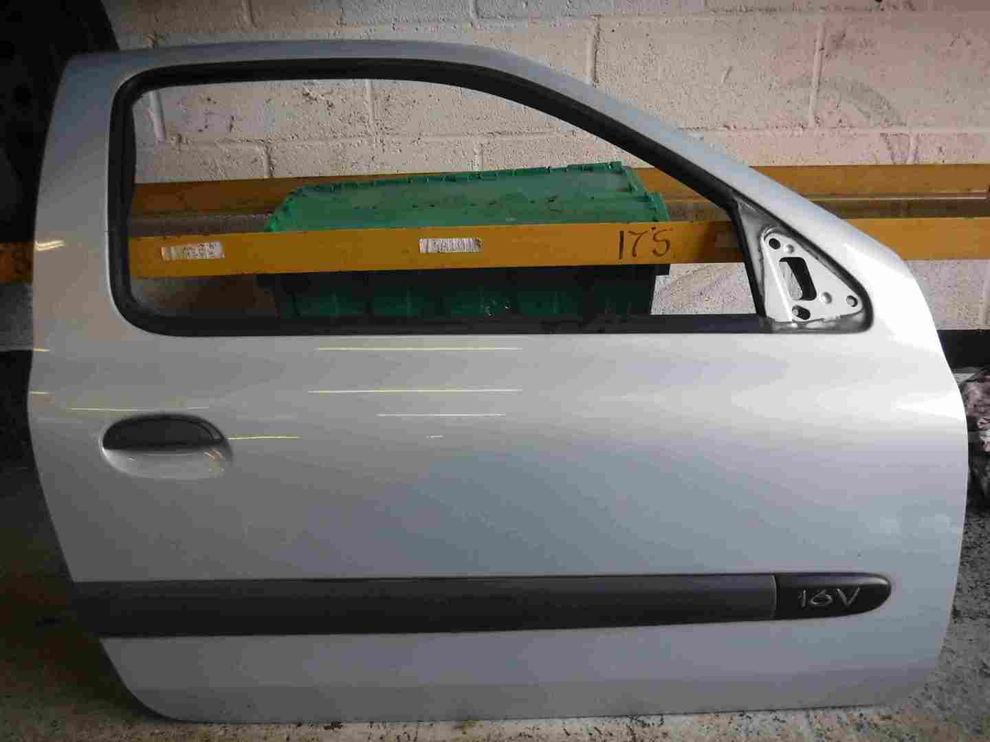 Renault Clio MK2 2001-2006 Drivers OSF Front Door Silver 632 3dr