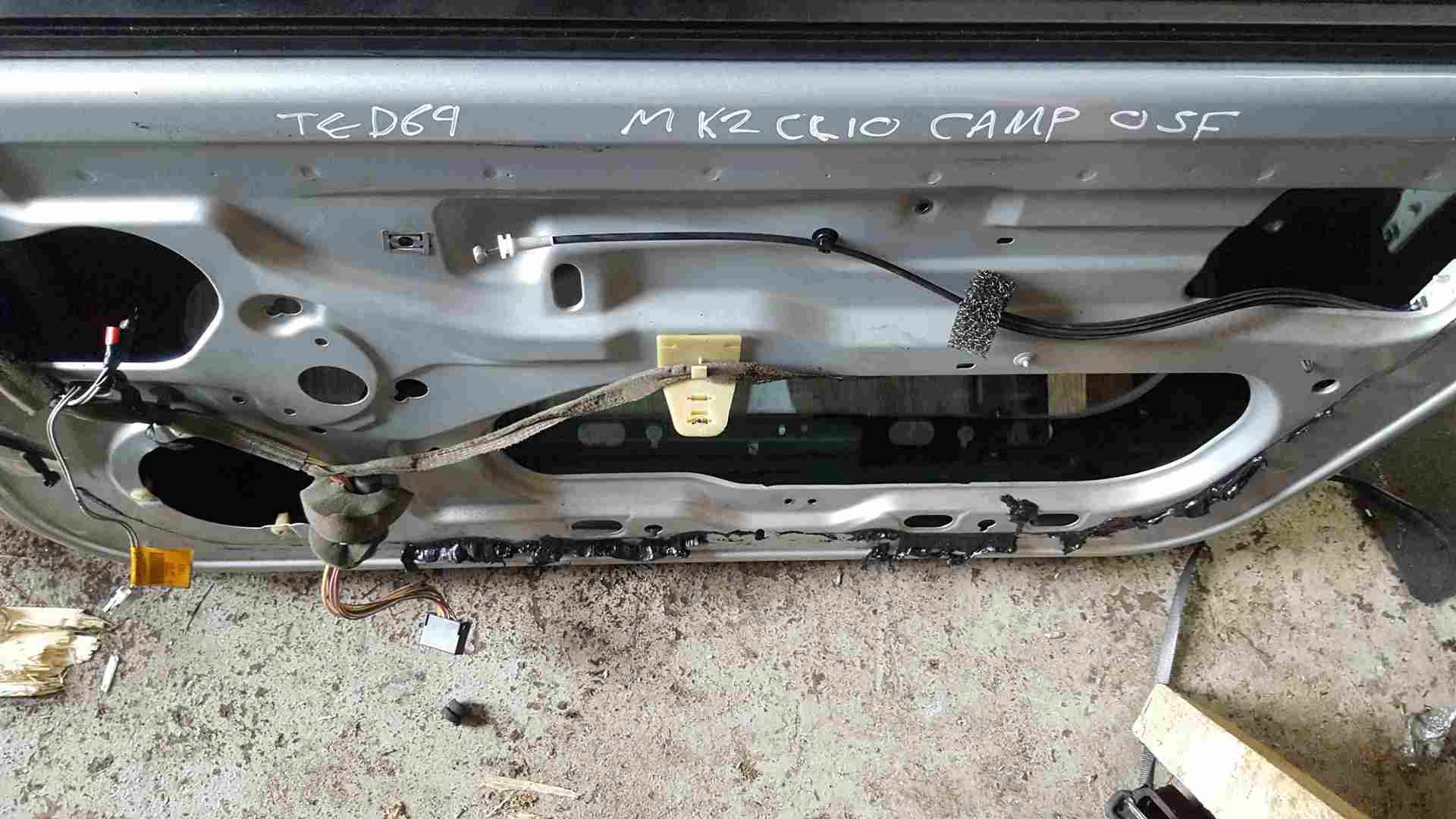 Renault Clio MK2 2001-2006 Drivers OSF Front Door Silver TED69 3dr
