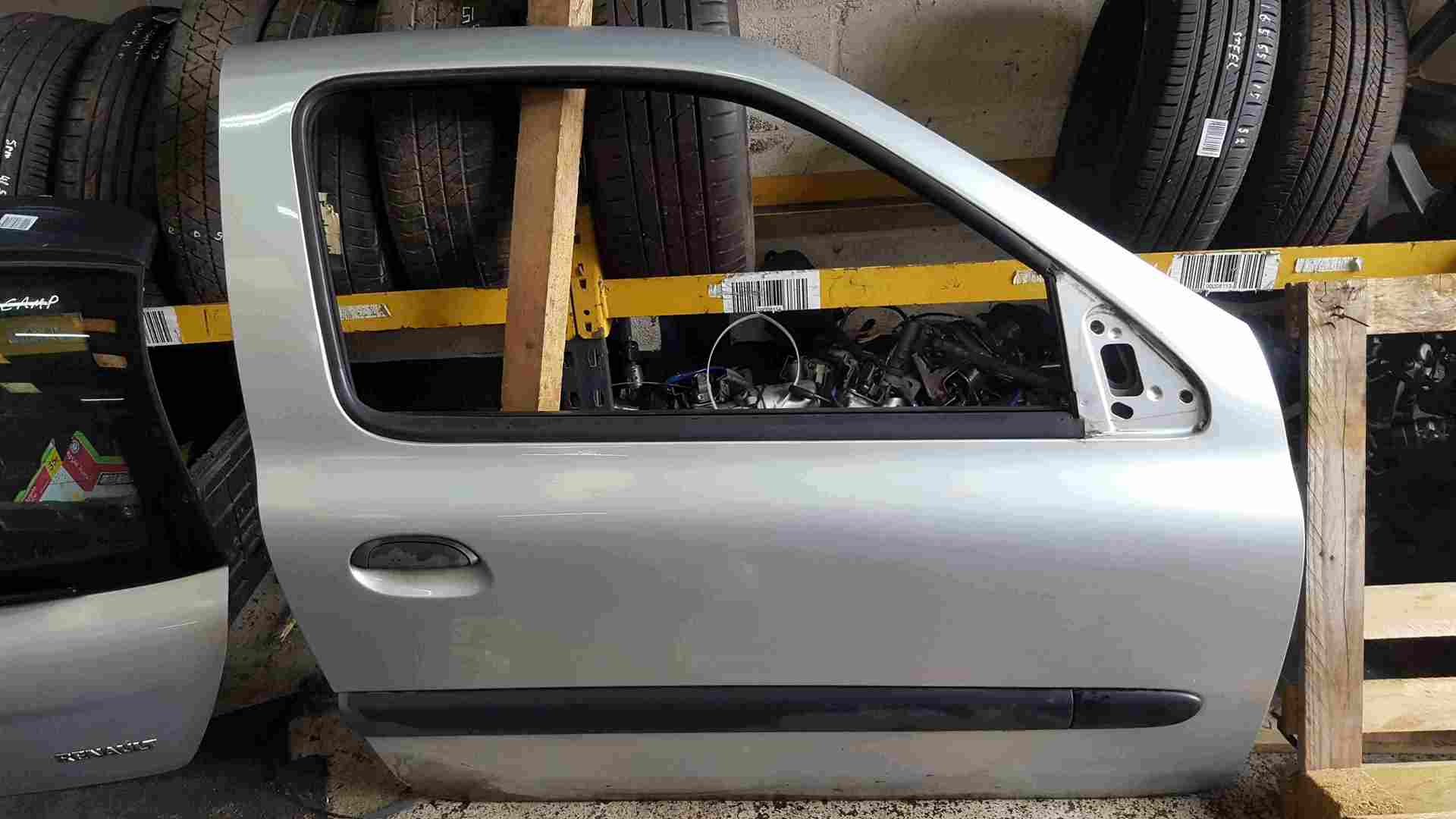 Thumb 2 Renault Clio MK2 2001-2006 Drivers OSF Front Door Silver TED69 3dr