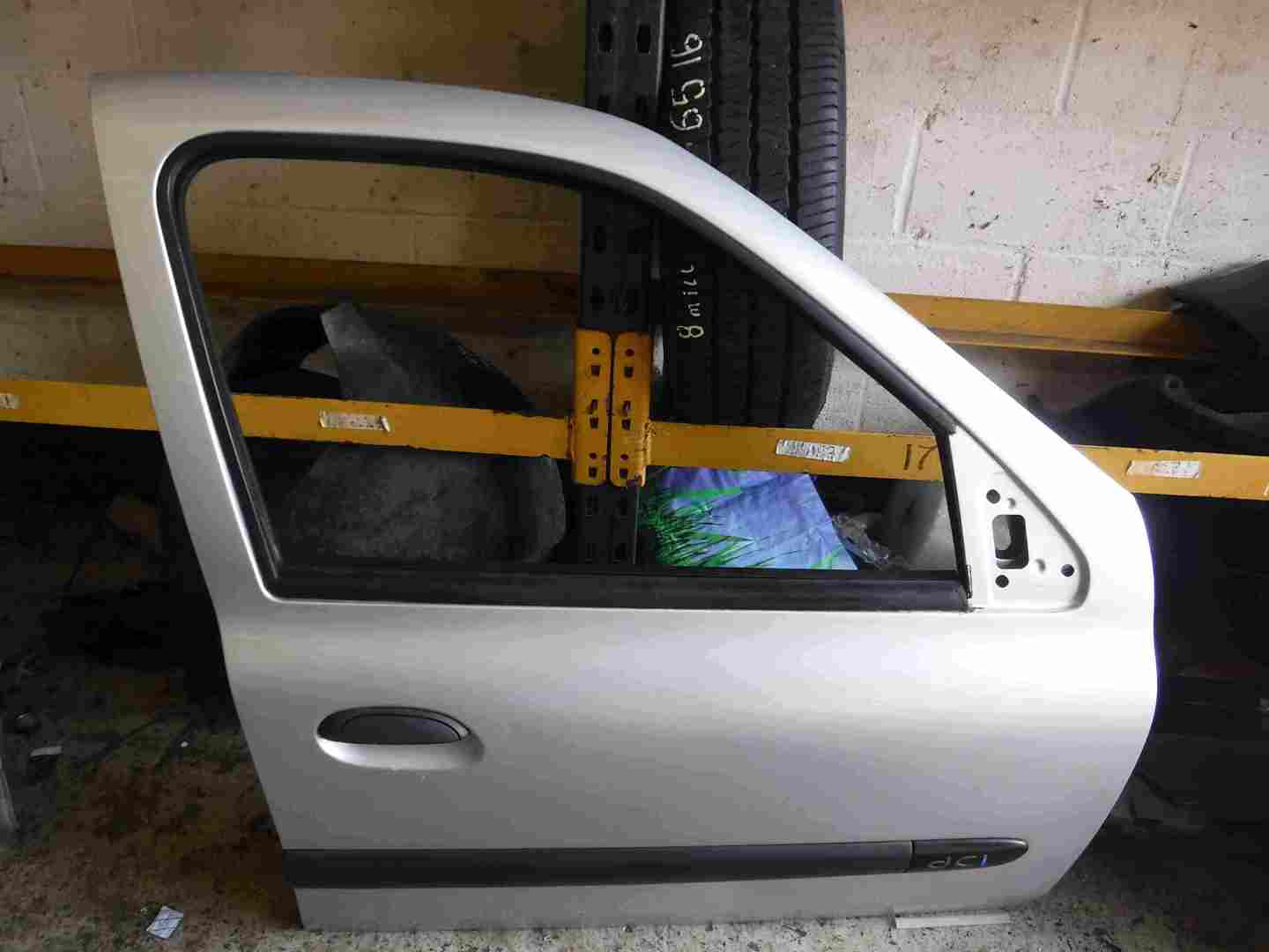 Renault Clio MK2 2001-2006 Drivers OSF Front Door Silver TED69 5dr