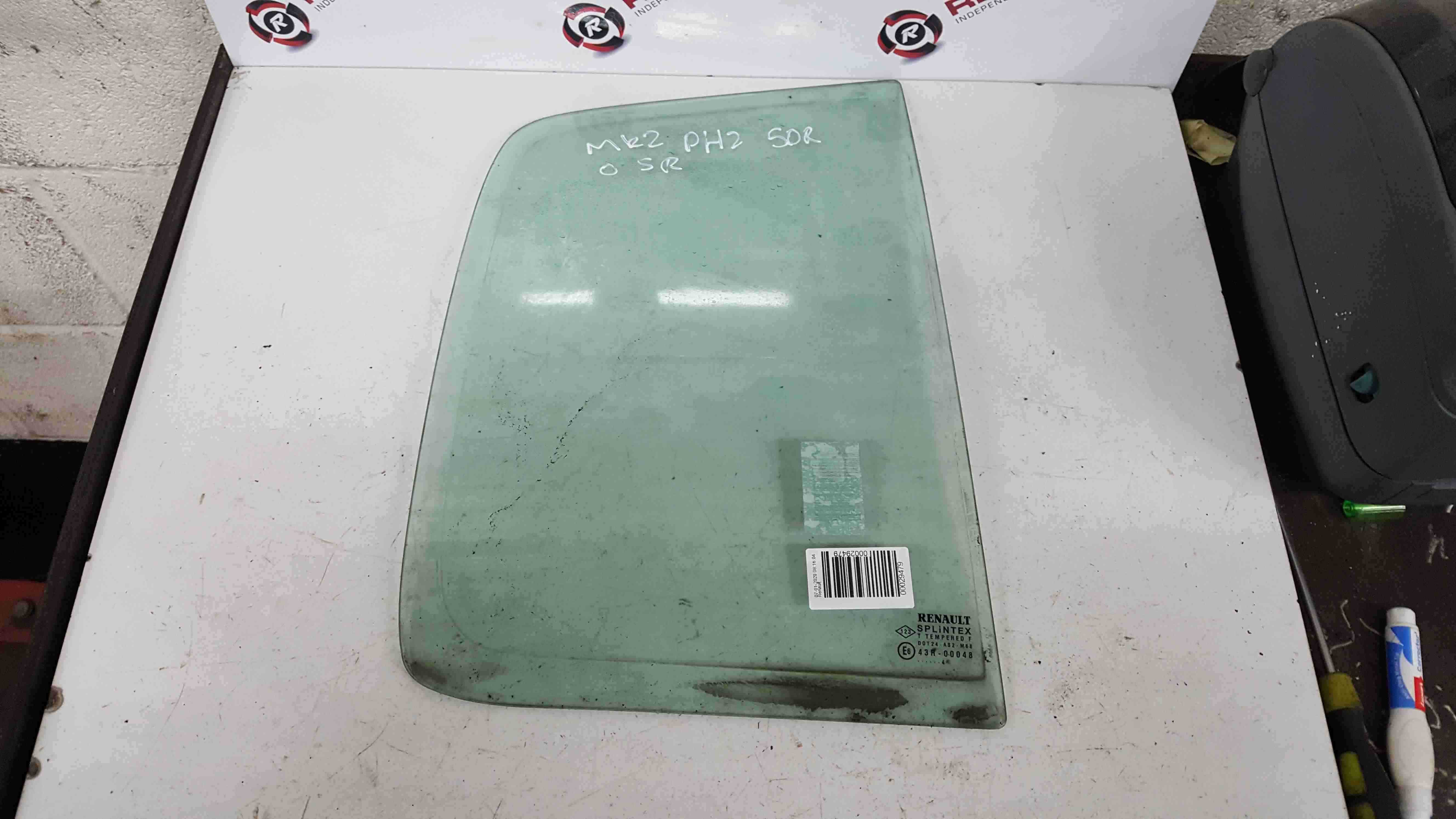 Renault Clio MK2 2001-2006 Drivers OSR Rear Small Quarter Glass Window 5DR