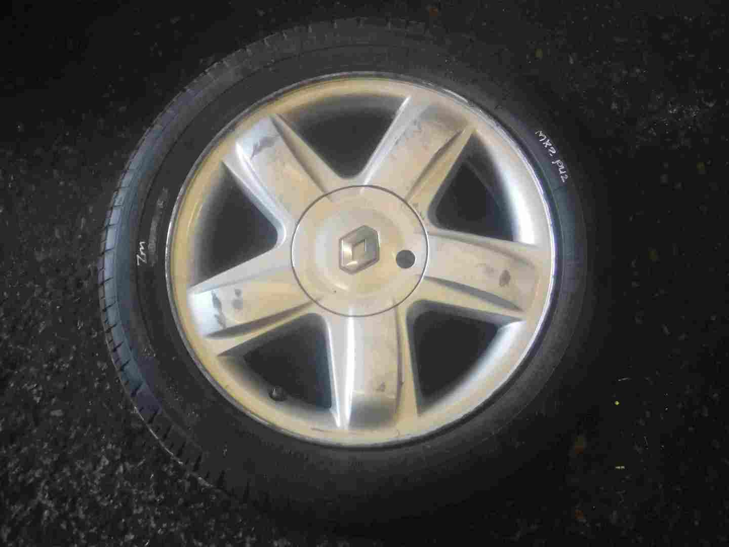 Renault Clio MK2 2001-2006 Dymanique Gradient Alloy Wheel + Tyre 185 55 15 7mm