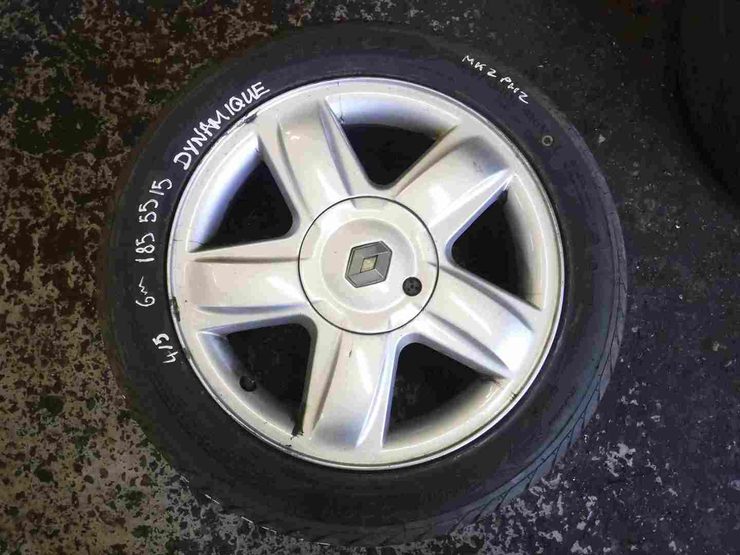 Renault Clio MK2 2001-2006 Dynamique Alloy Wheel + Tyre 185 55 15 6mm Tread 4/5