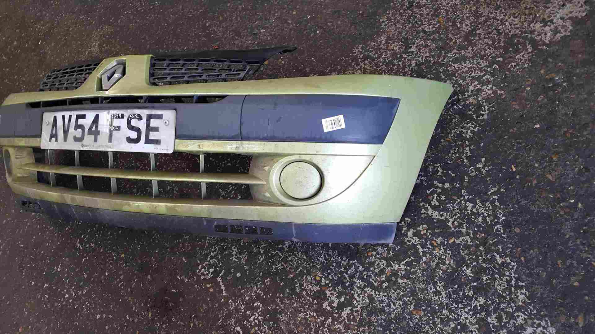 Thumb 8 Renault Clio MK2 2001-2006 Front Bumper Green TED99