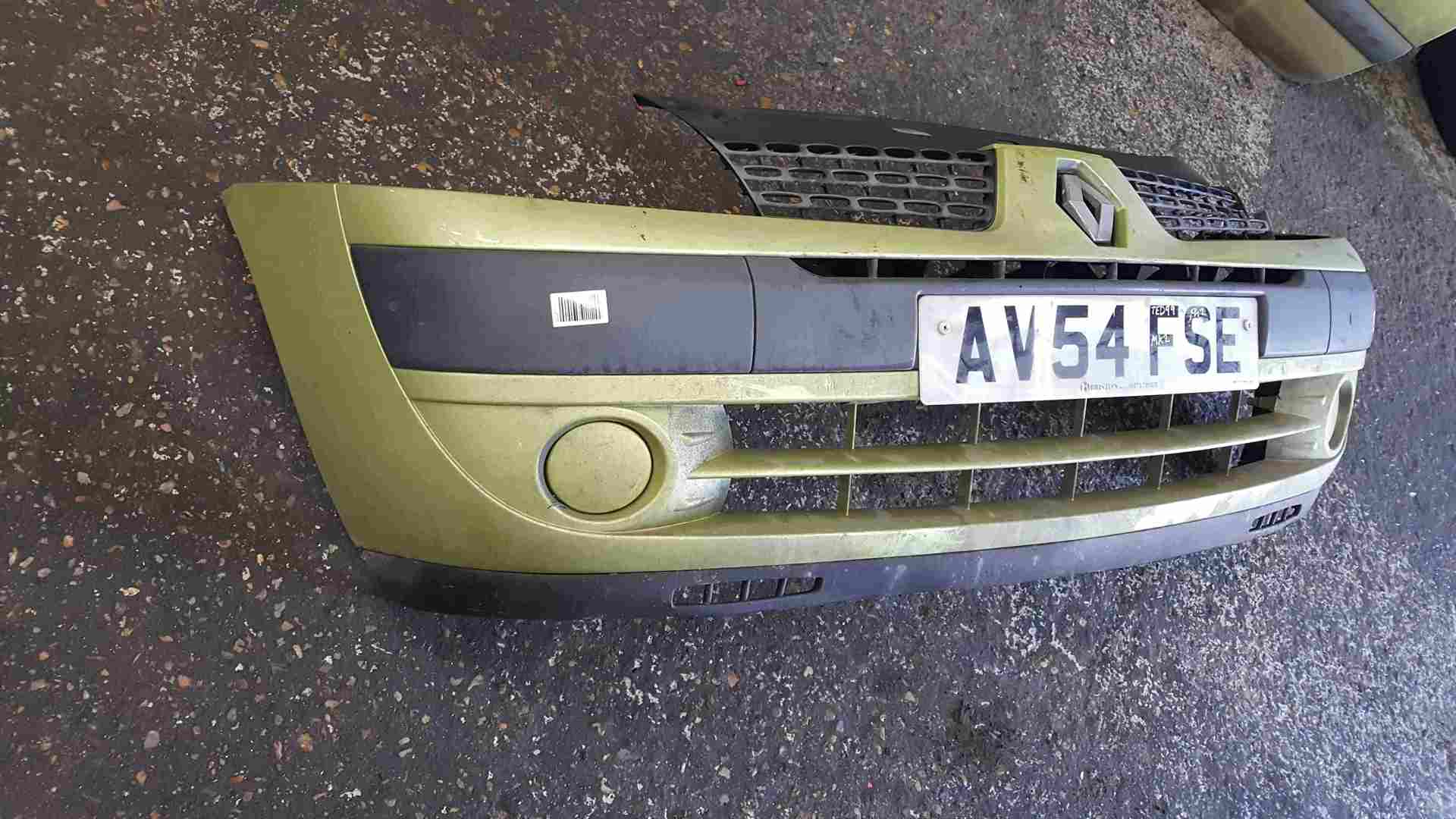 Thumb 7 Renault Clio MK2 2001-2006 Front Bumper Green TED99