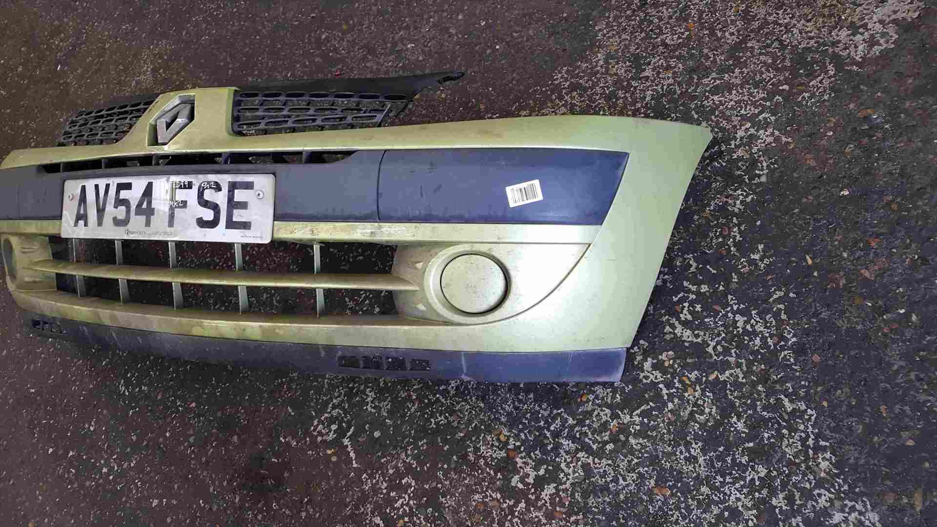 Thumb 4 Renault Clio MK2 2001-2006 Front Bumper Green TED99
