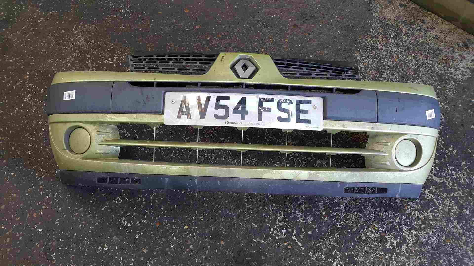 Thumb 2 Renault Clio MK2 2001-2006 Front Bumper Green TED99