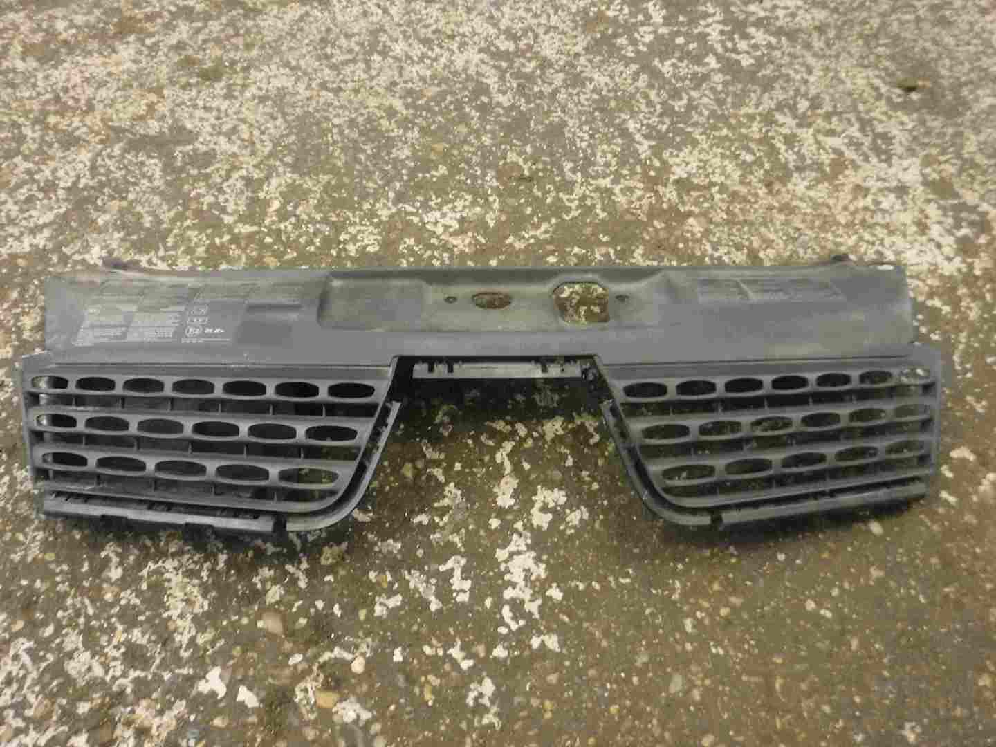 Renault Clio MK2 2001-2006 Front Bumper Grille Insert
