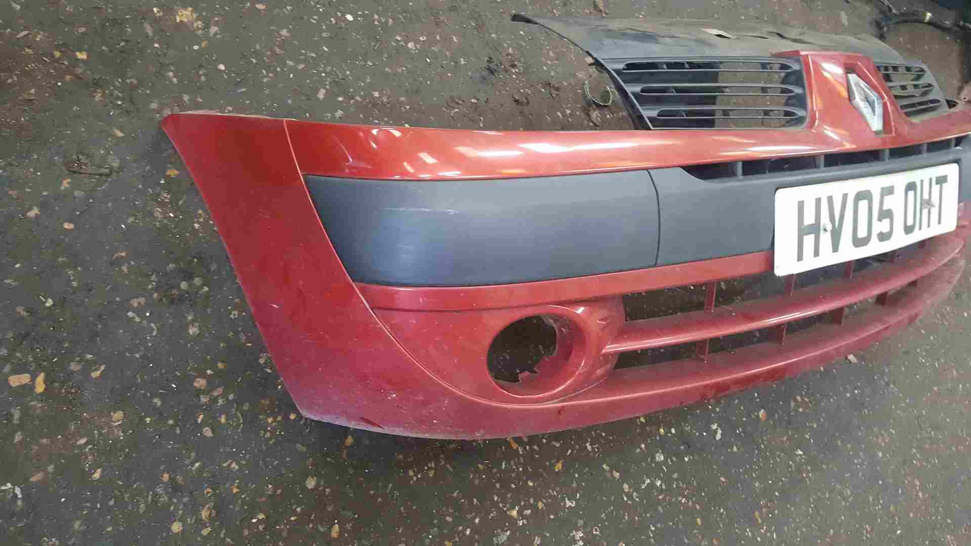 Thumb 5 Renault Clio MK2 2001-2006 Front Bumper RED Teb76