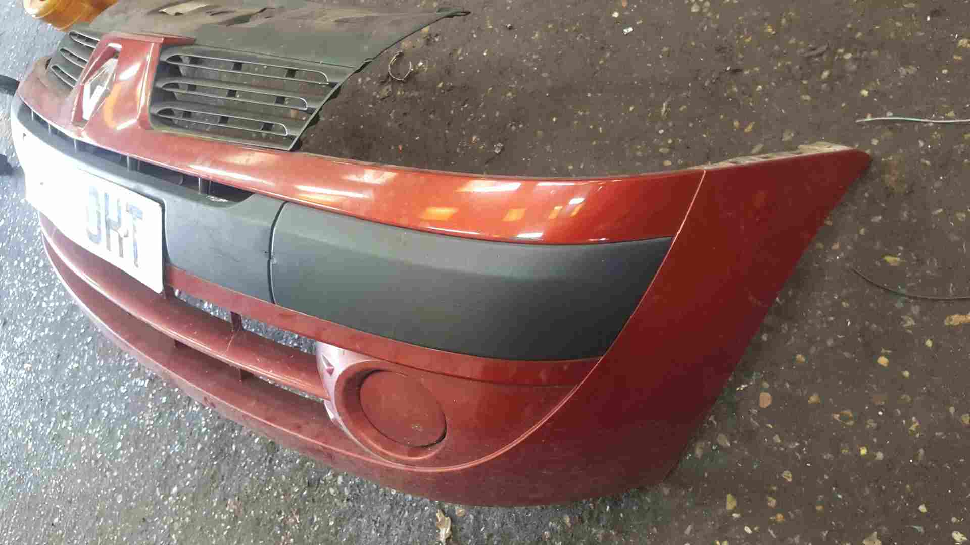 Thumb 4 Renault Clio MK2 2001-2006 Front Bumper RED Teb76