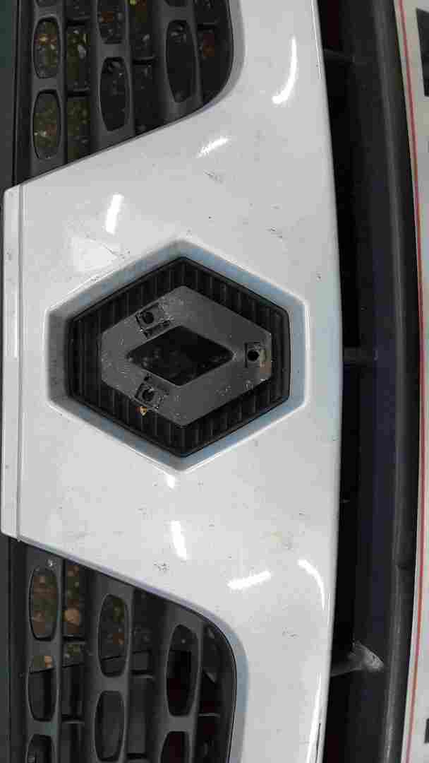 Thumb 2 Renault Clio MK2 2001-2006 Front Bumper Silver 632