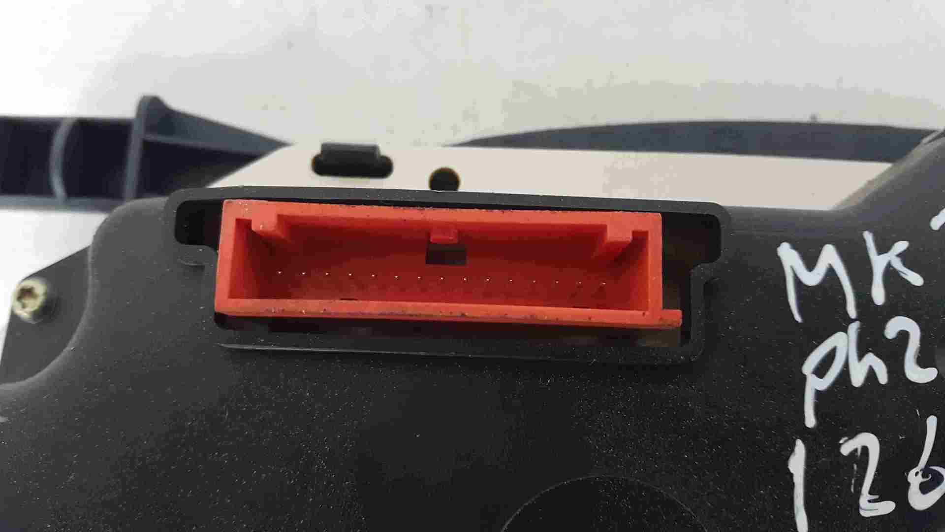 Thumb 2 Renault Clio MK2 2001-2006 Instrument Panel Clock Dials 126K 8200059778
