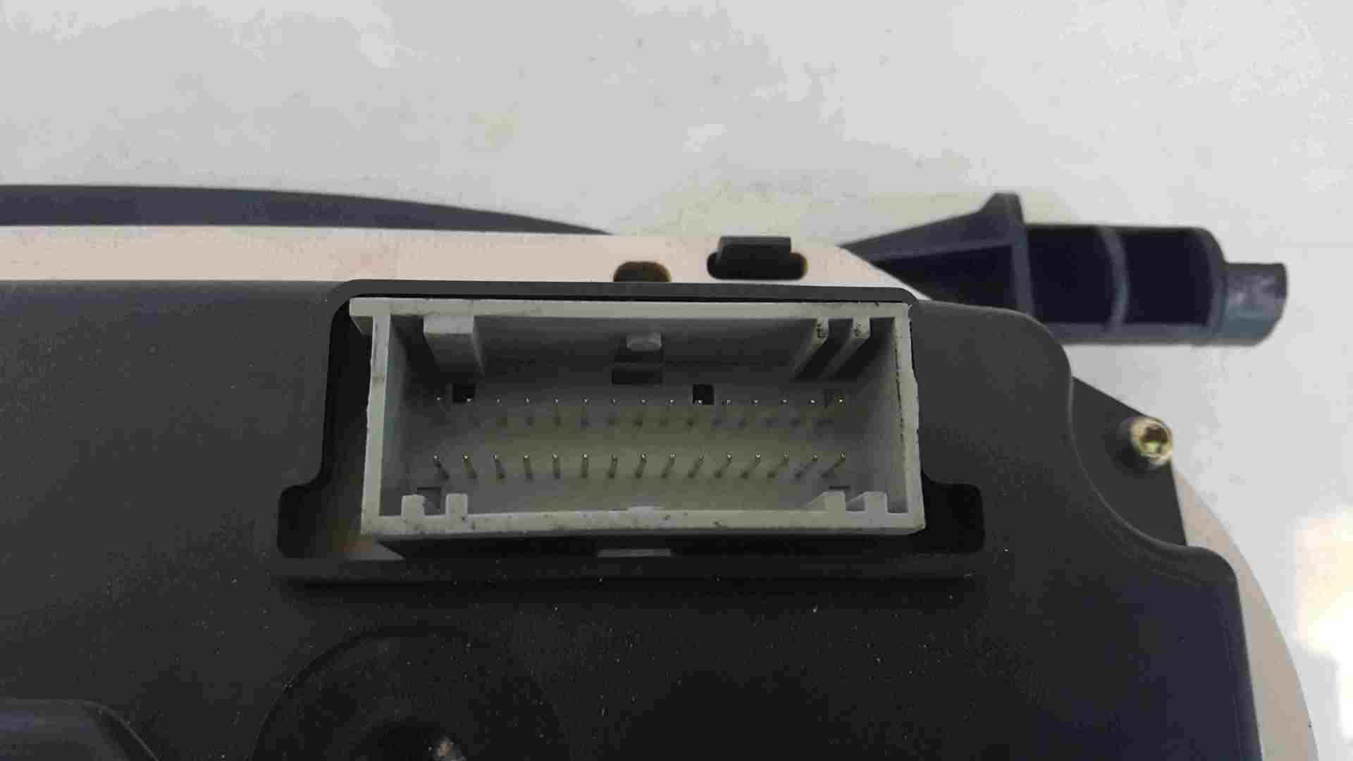 Renault Clio MK2 2001-2006 Instrument Panel Clock Dials 126K 8200059778