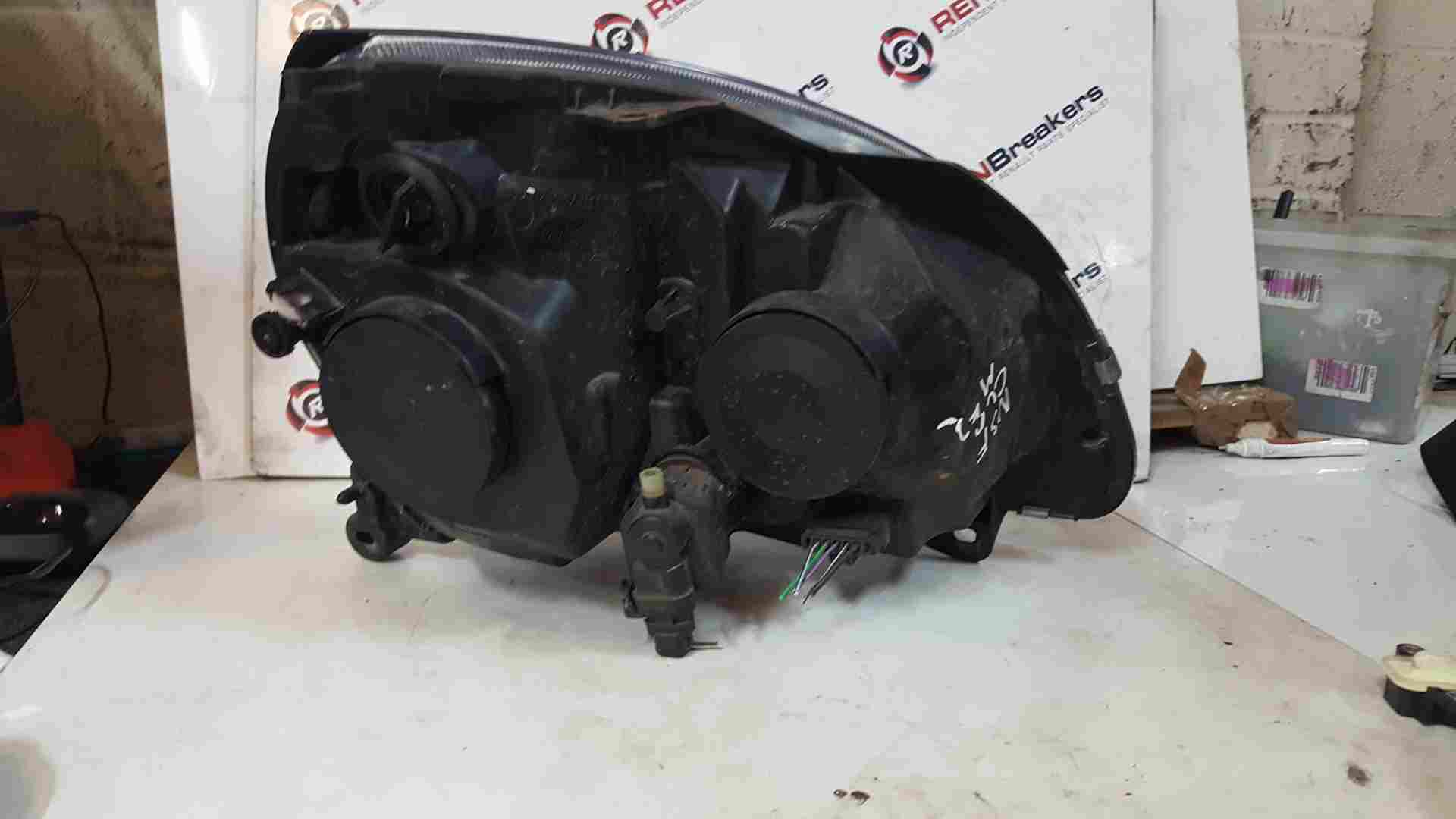 Renault Clio MK2 2001-2006 Passenger NSF Front Black Headlight 