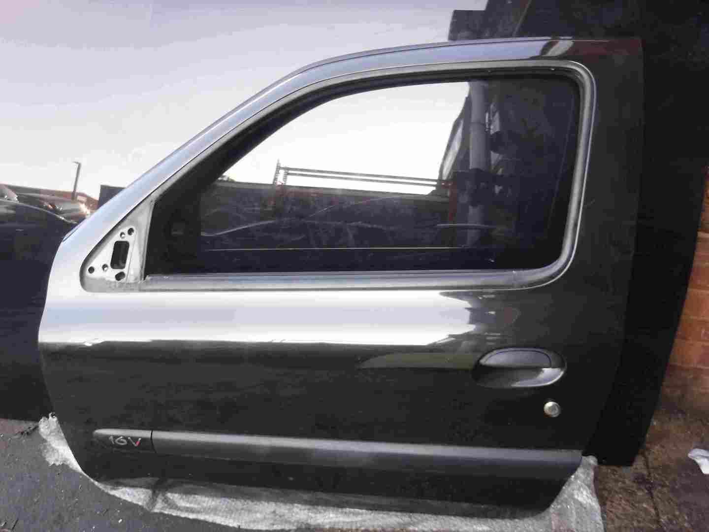 Renault Clio MK2 2001-2006 Passenger NSF Front Door Black 676 3dr