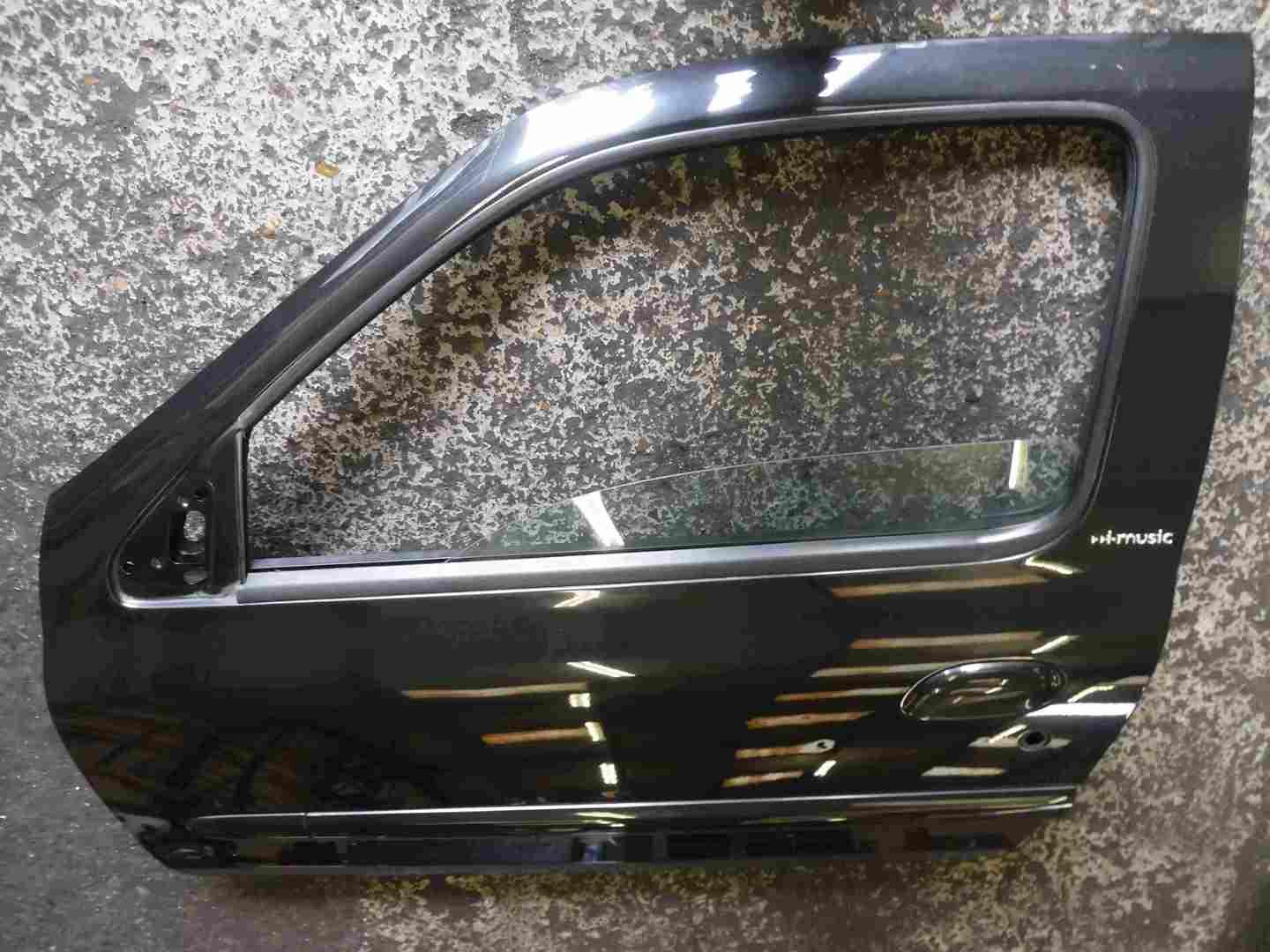 Renault Clio MK2 2001-2006 Passenger NSF Front Door Black 676 3dr