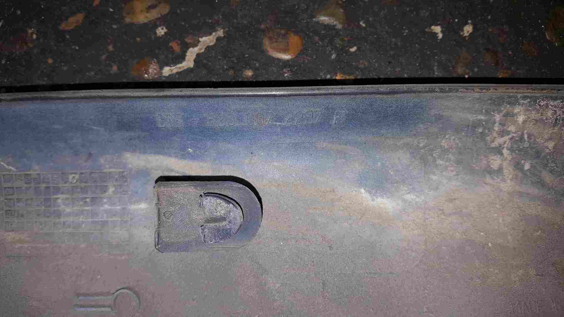 Thumb 2 Renault Clio MK2 2001-2006 Passenger NSF Front Door Moulding 3dr Silver TED69