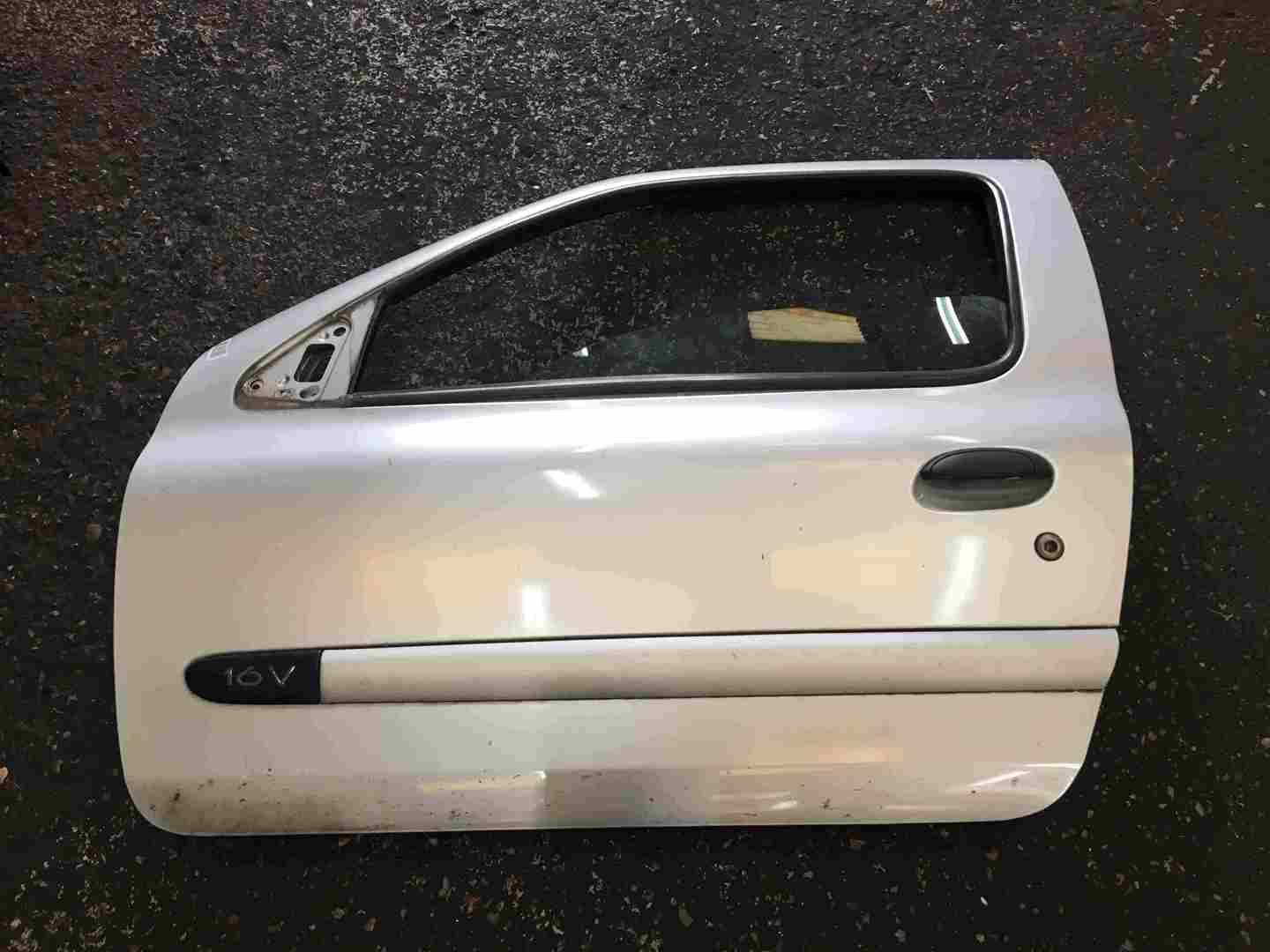Renault Clio MK2 2001-2006 Passenger NSF Front Door Silver TED69 3dr