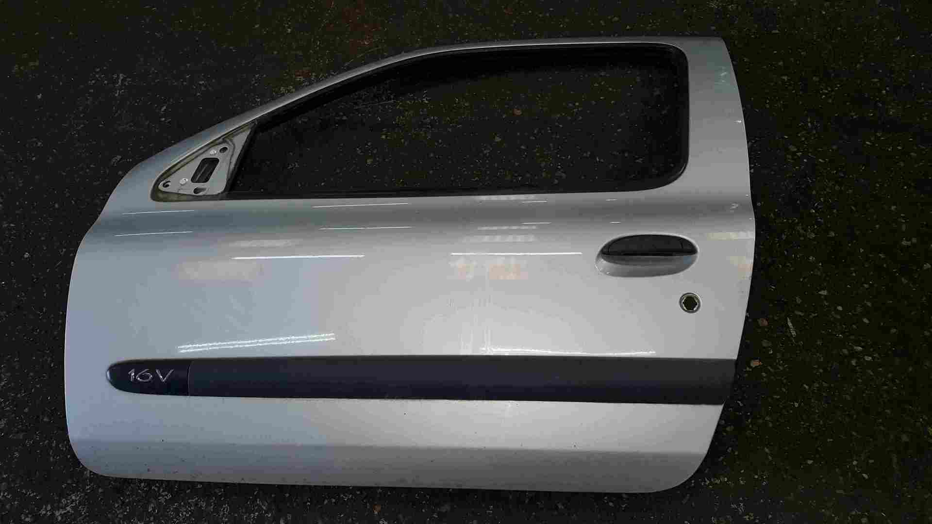 Renault Clio MK2 2001-2006 Passenger NSF Front Door Silver TED69 3dr