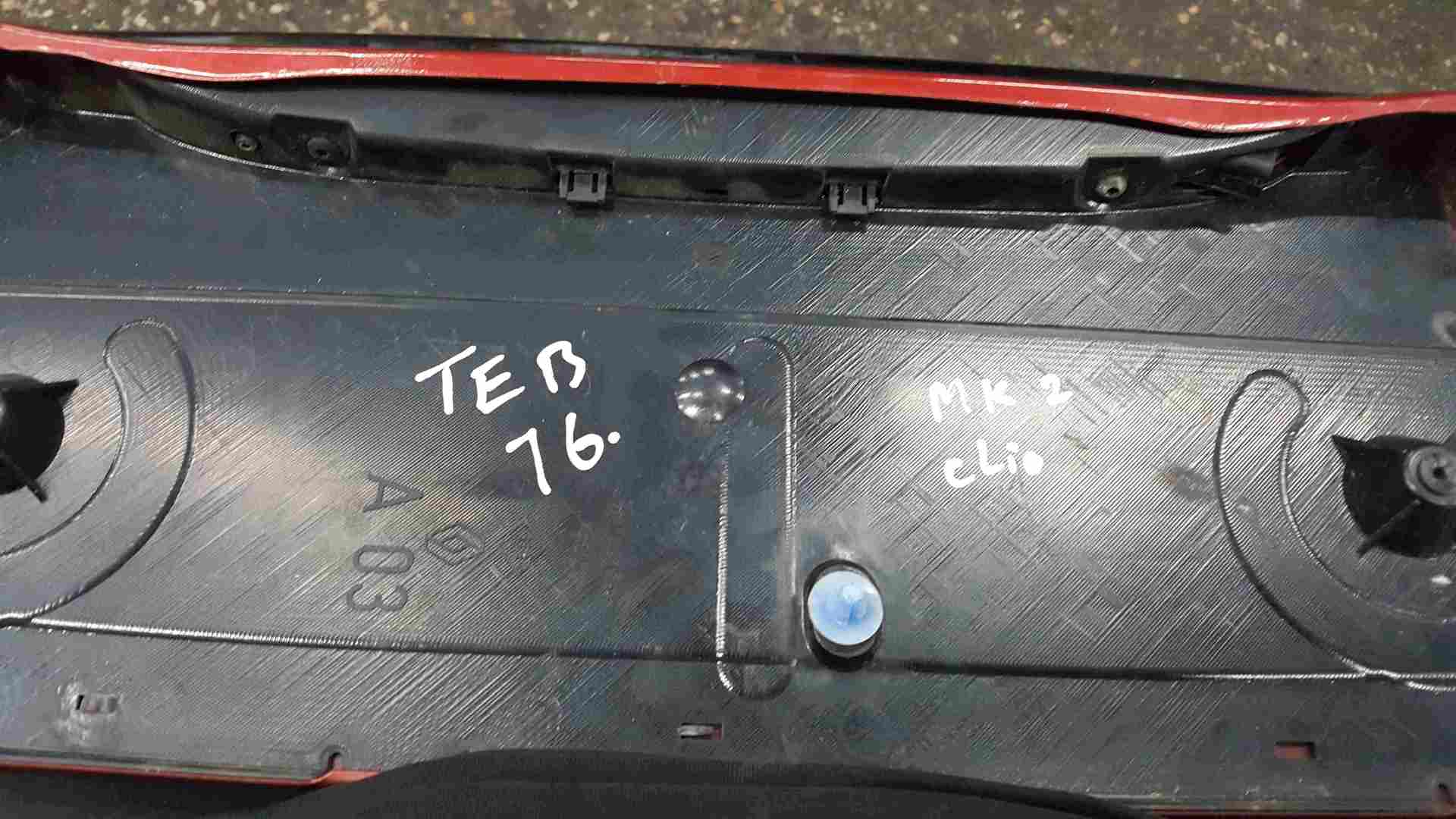 Renault Clio MK2 2001-2006 Rear Tailgate Boot Spoiler Flaming Red TEB76