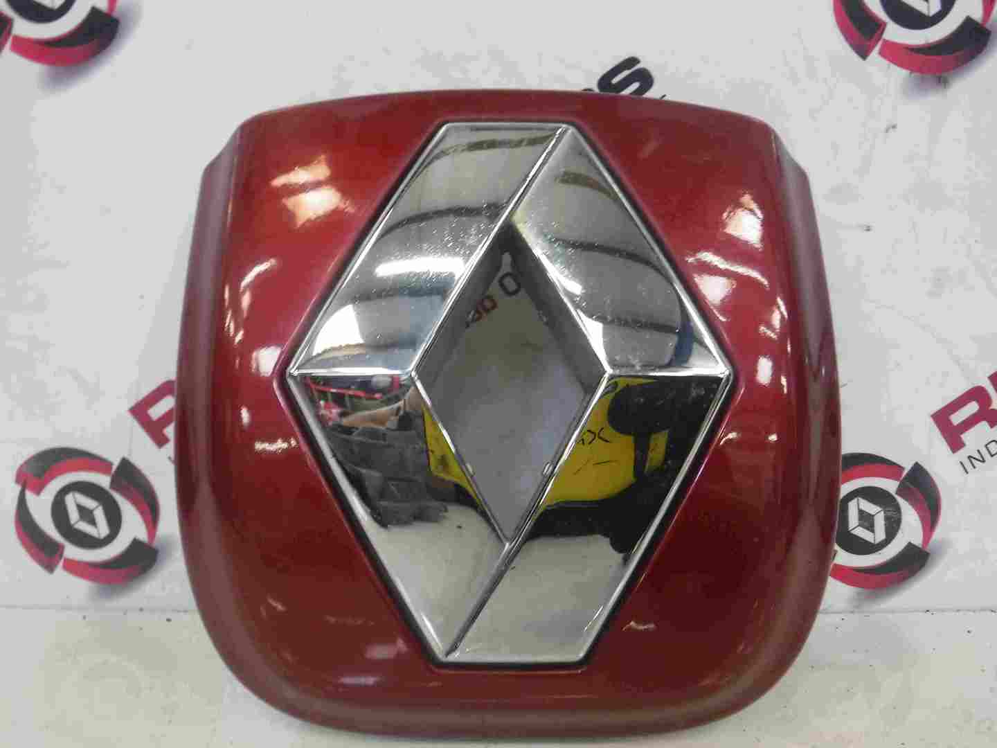 Renault Clio MK2 2001-2006 Rear Tailgate Boot Surround Red 713