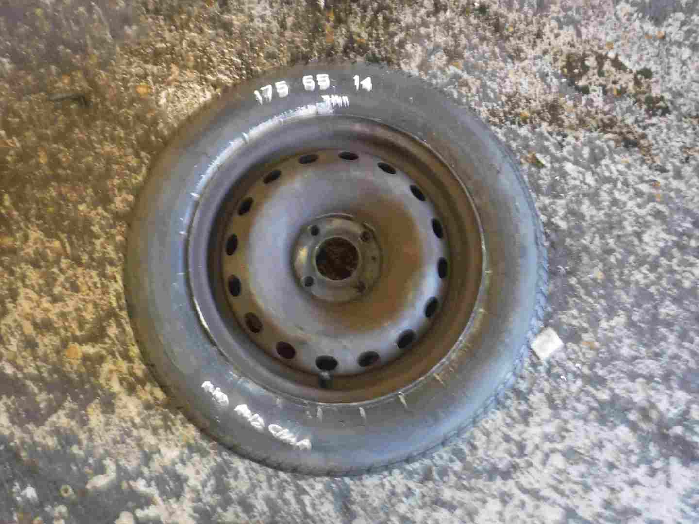 Renault Clio MK2 2001-2006 Steel Wheel Rim + Tyre 175 65 14 7mm 4/5