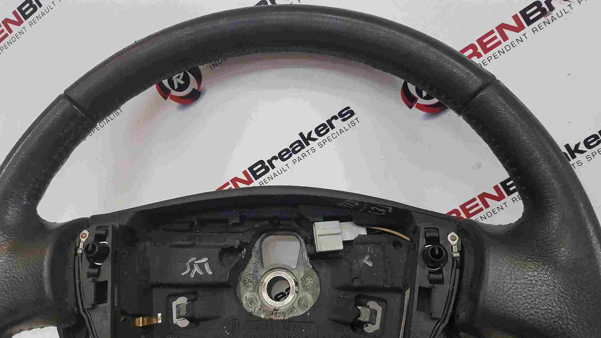 Thumb 4 Renault Clio MK2 2001-2006 Steering Wheel 8200616031 8200616033