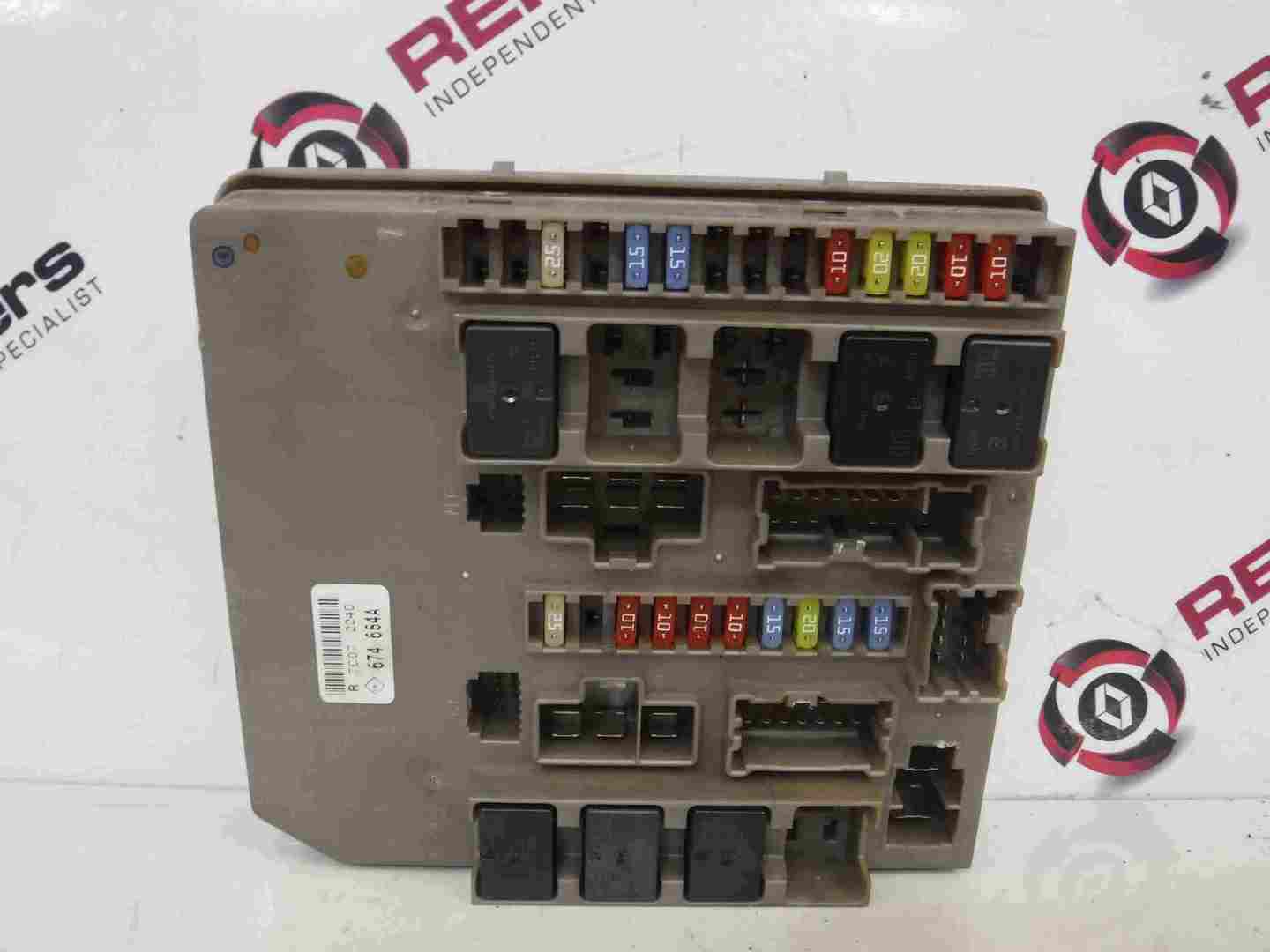 Renault Clio MK3  Modus 2005-2012 Engine Bay Fuse Box UPC Unit 674658