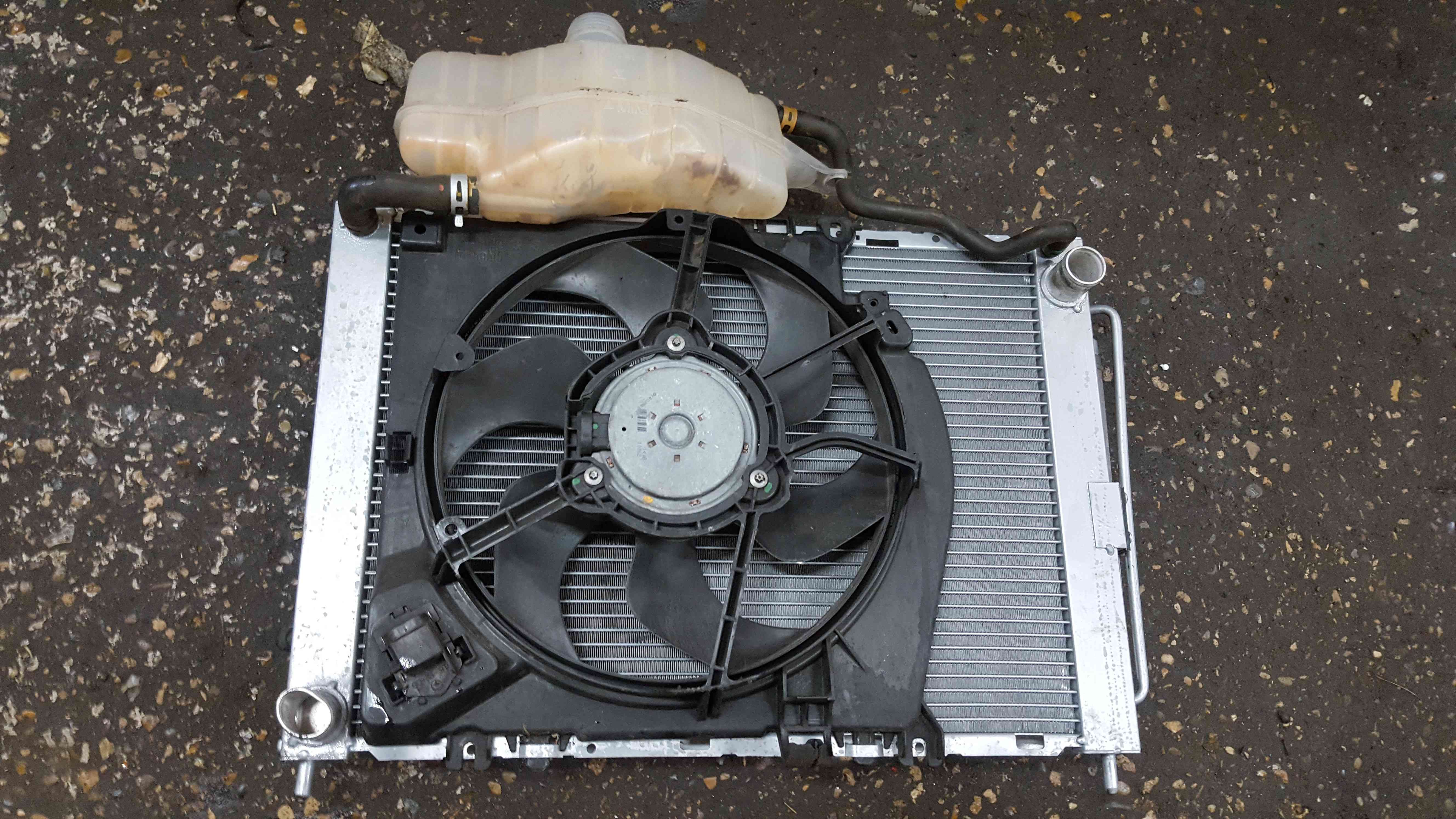 Renault Clio MK3 + Modus 2009-2012 1.2 TCE Radiator RAD Pack Cooling FAN