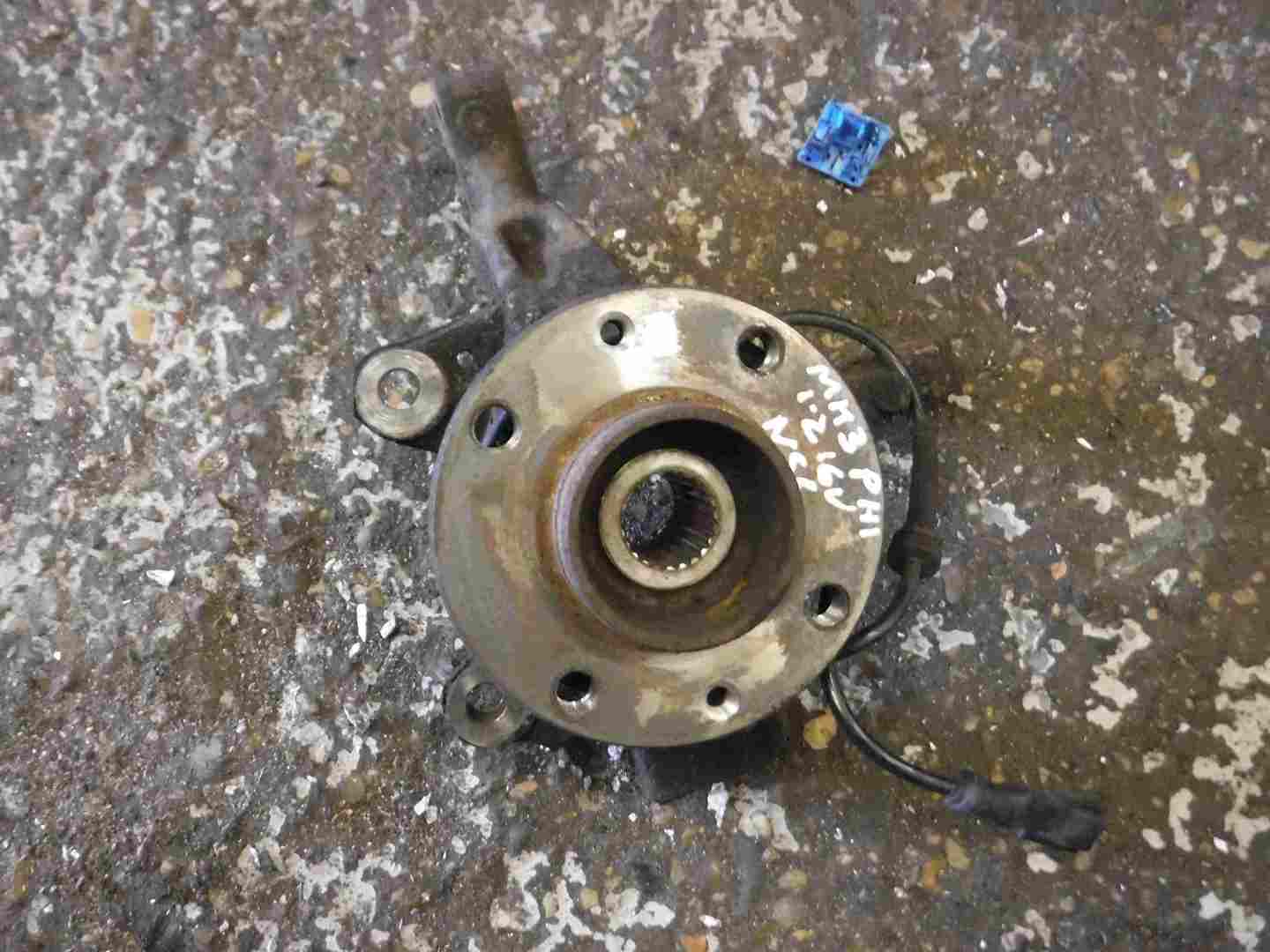 Renault Clio MK3 2005-2009 1.2 16v Passenger NSF Front Wheel Hub + ABS Sensor