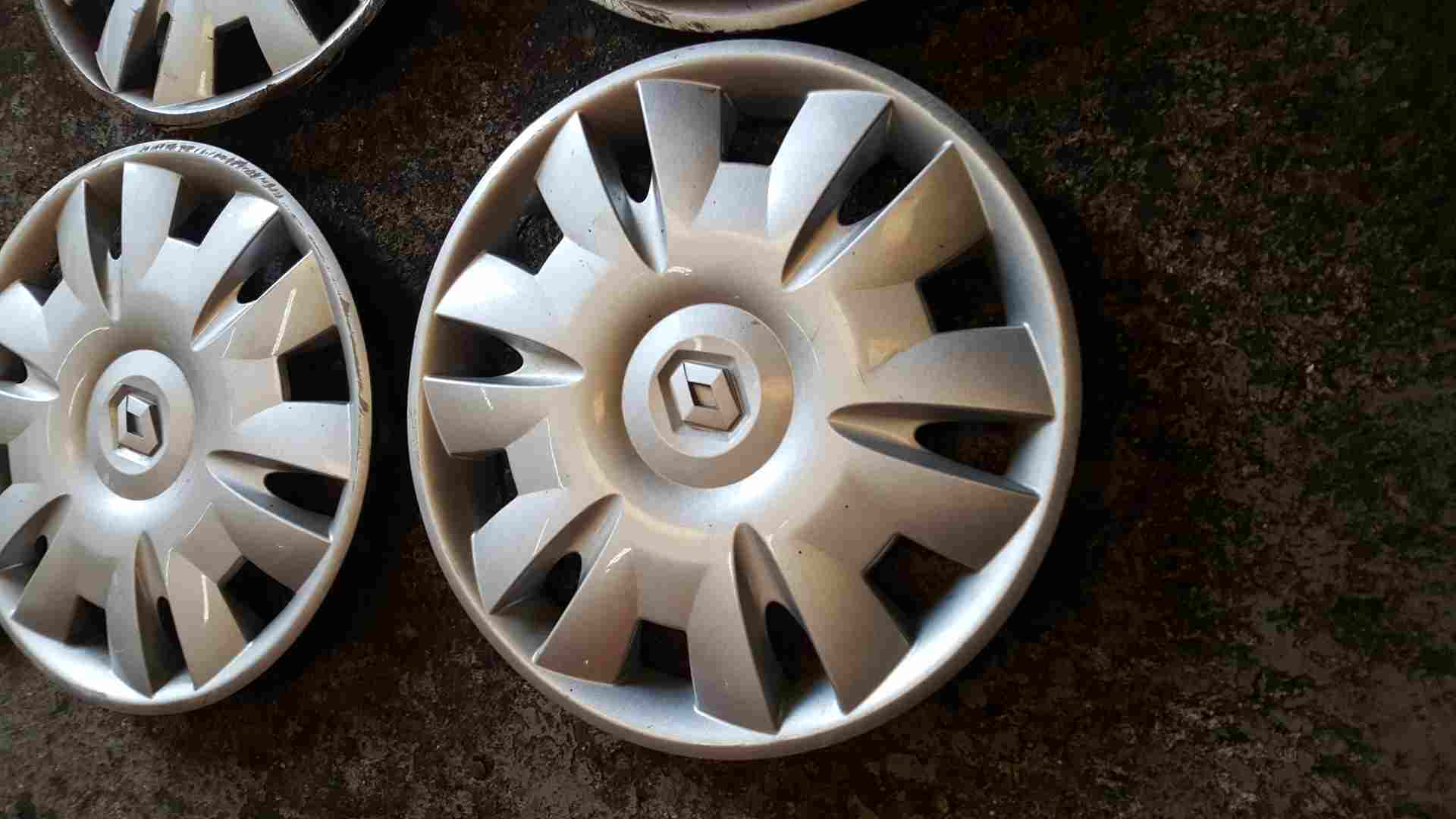 thumbnail image 2 of Set Of 4 15" Wheel Trims / Hubcaps To Fit Renault Clio – Silver, Brand New 2 of 6
