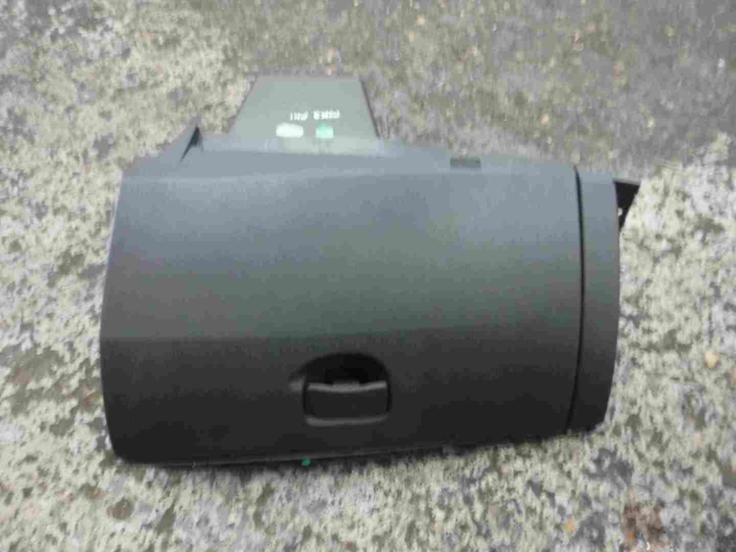 Renault Clio MK3 2005-2009 Dashboard Glove Box Storage 8200407951