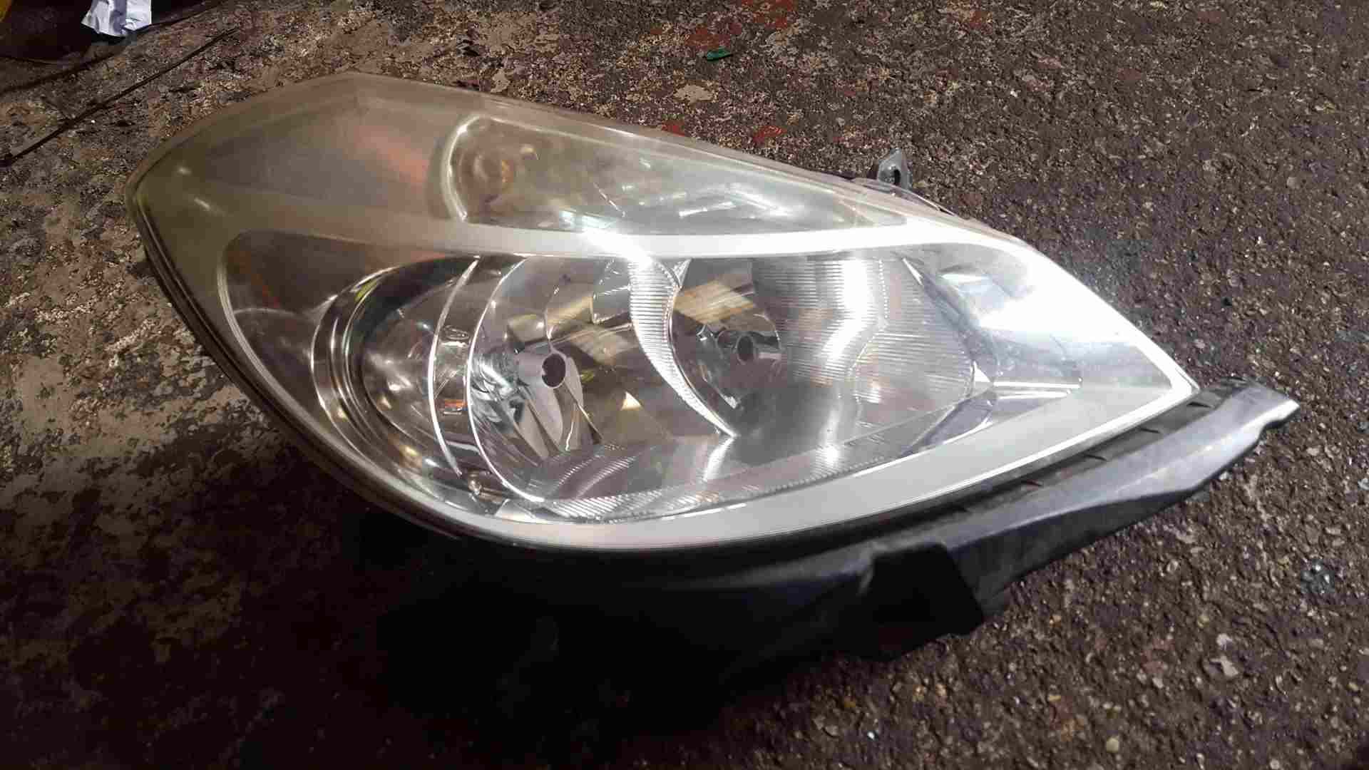 Thumb 4 Renault Clio MK3 2005-2009 Drivers OSF Front Head Lamp Headlight Chrome Cloudy
