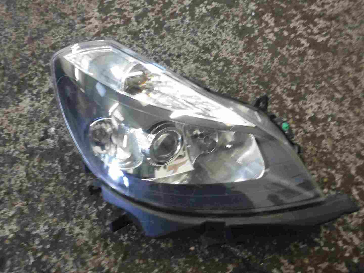 Renault Clio MK3 2005-2009 Drivers OSF Front Headlight Black Backing 8200261615