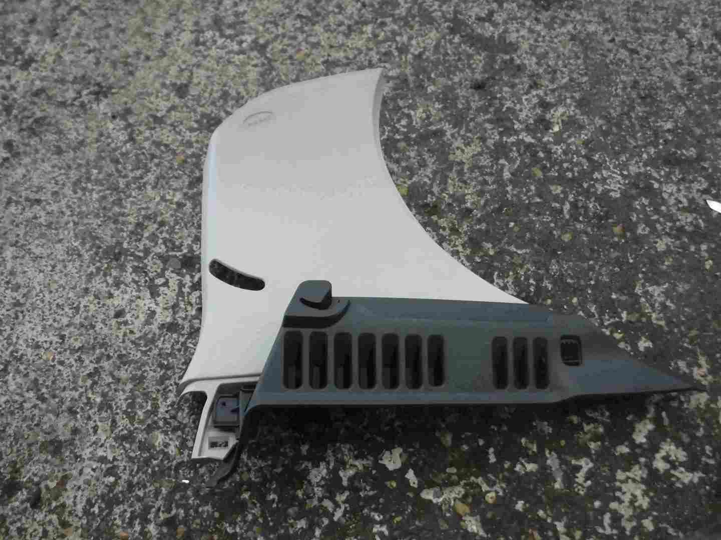 Renault Clio MK3 2005-2009 Drivers OSR Plastic Trim Parcel Shelf Seat Belt